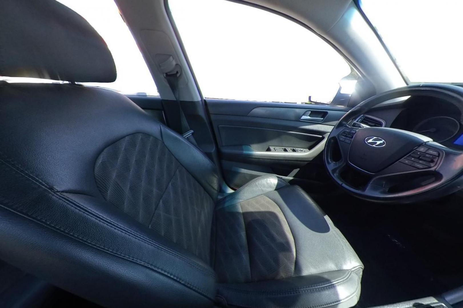 2016 White Hyundai Sonata Sport (5NPE34AF5GH) with an 2.4L L4 DOHC 16V engine, 6A transmission, located at 7755 State Street, Midvale, UT, 84047, (801) 753-9063, 40.610329, -111.890656 - Photo#14