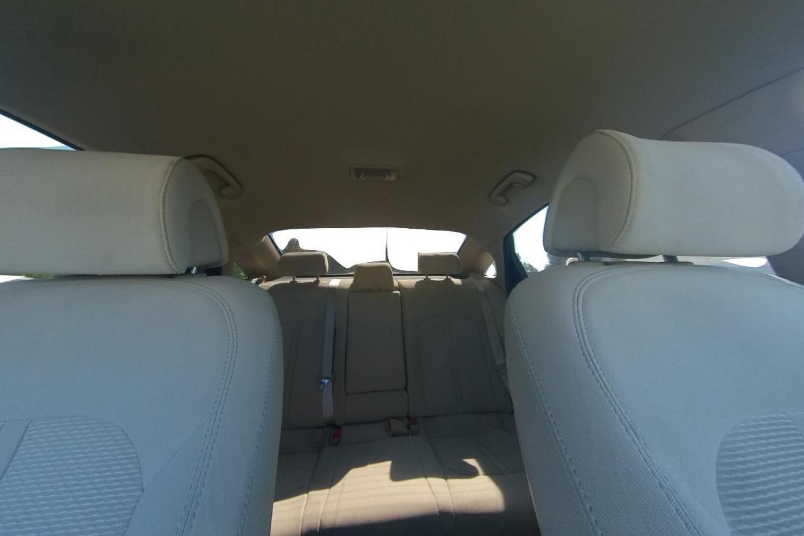 2016 Black Hyundai Sonata SE (5NPE24AF3GH) with an 2.4L L4 DOHC 16V engine, 7A transmission, located at 344 S Washington Blvd, Ogden, UT, 84404, (801) 399-1799, 41.255482, -111.970848 - Photo#16