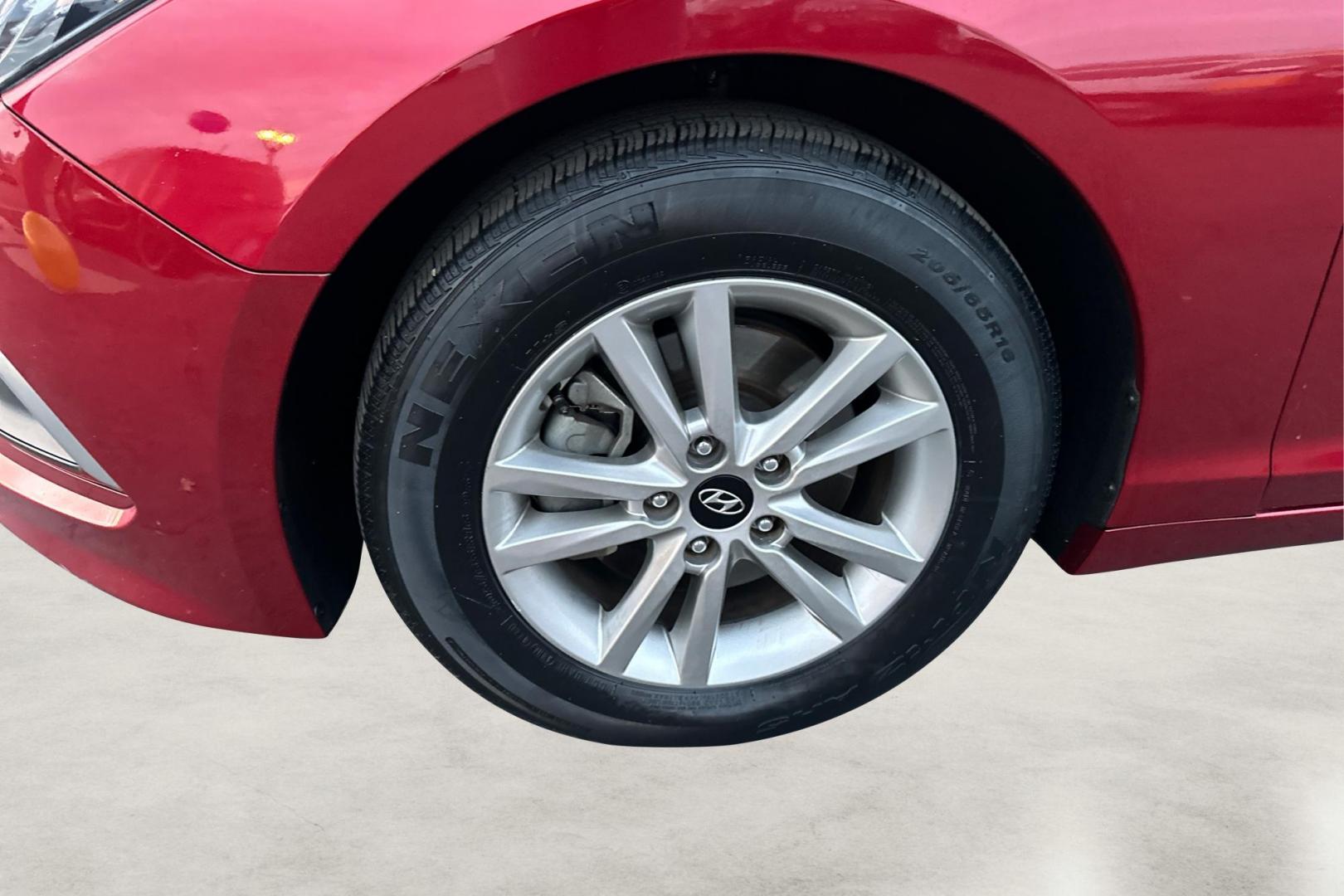 2016 Red Hyundai Sonata SE (5NPE24AF4GH) with an 2.4L L4 DOHC 16V engine, 7A transmission, located at 7755 State Street, Midvale, UT, 84047, (801) 753-9063, 40.610329, -111.890656 - Photo#12