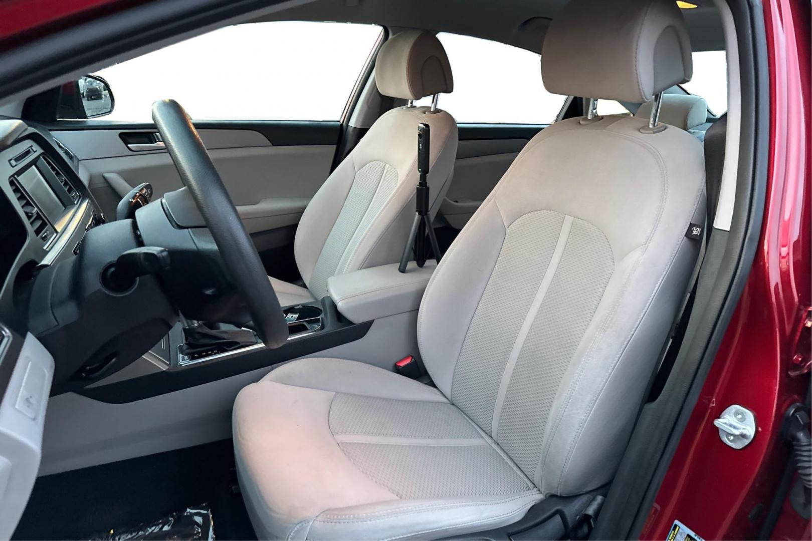 2016 Red Hyundai Sonata SE (5NPE24AF4GH) with an 2.4L L4 DOHC 16V engine, 7A transmission, located at 7755 State Street, Midvale, UT, 84047, (801) 753-9063, 40.610329, -111.890656 - Photo#14