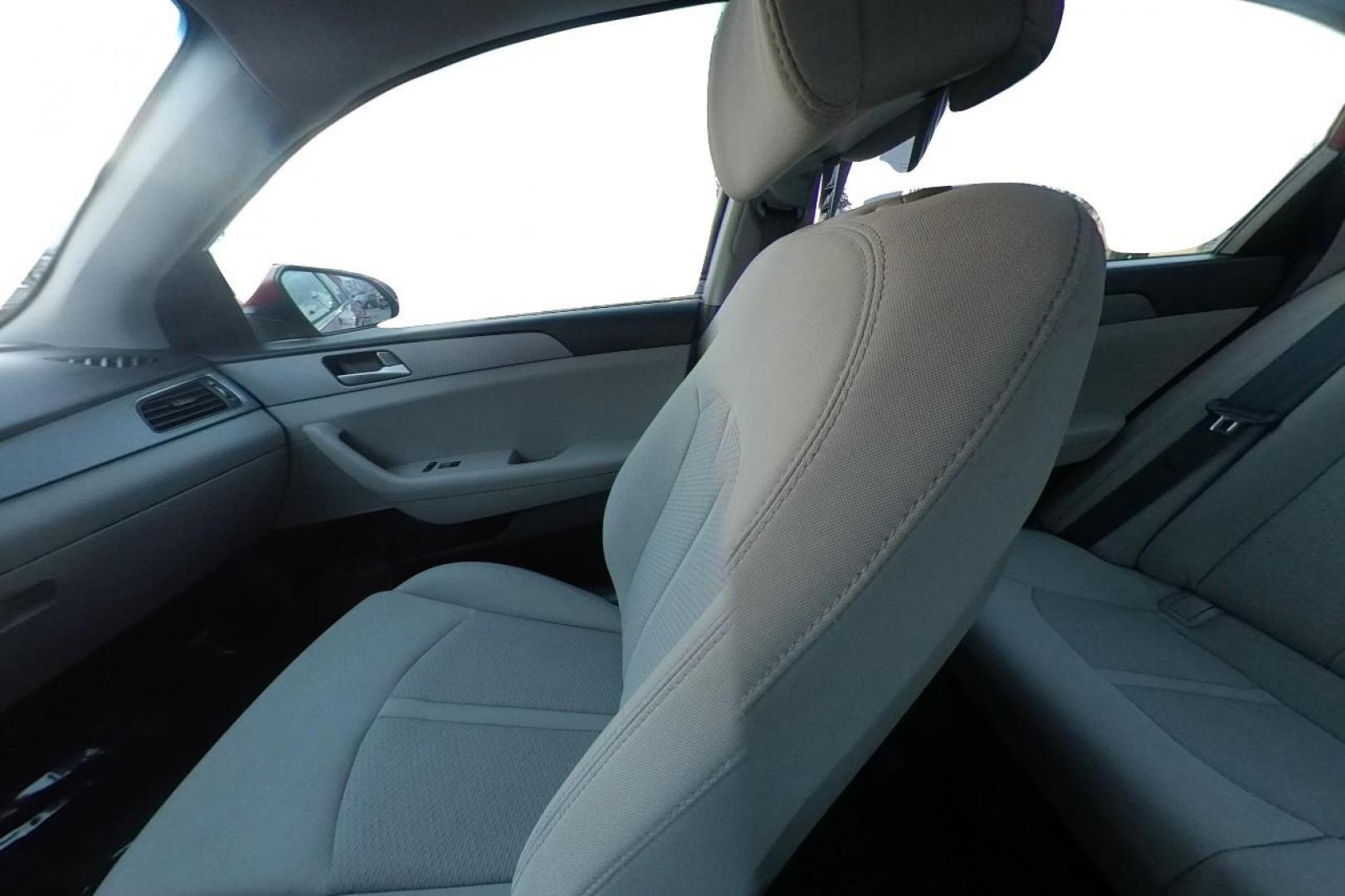 2016 Red Hyundai Sonata SE (5NPE24AF4GH) with an 2.4L L4 DOHC 16V engine, 7A transmission, located at 7755 State Street, Midvale, UT, 84047, (801) 753-9063, 40.610329, -111.890656 - Photo#17