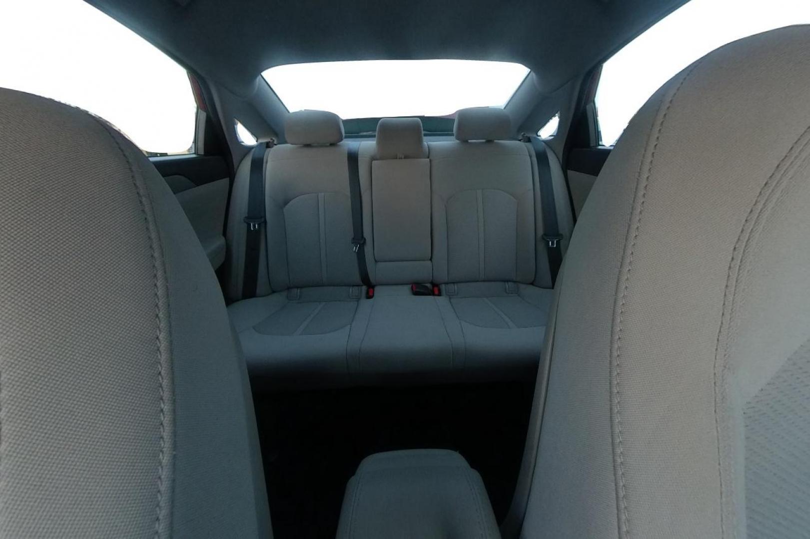2016 Red Hyundai Sonata SE (5NPE24AF4GH) with an 2.4L L4 DOHC 16V engine, 7A transmission, located at 7755 State Street, Midvale, UT, 84047, (801) 753-9063, 40.610329, -111.890656 - Photo#18