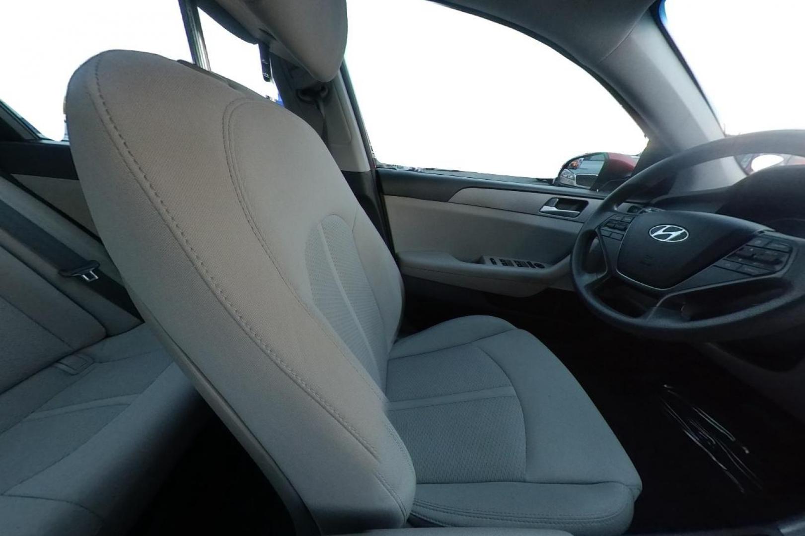 2016 Red Hyundai Sonata SE (5NPE24AF4GH) with an 2.4L L4 DOHC 16V engine, 7A transmission, located at 7755 State Street, Midvale, UT, 84047, (801) 753-9063, 40.610329, -111.890656 - Photo#19