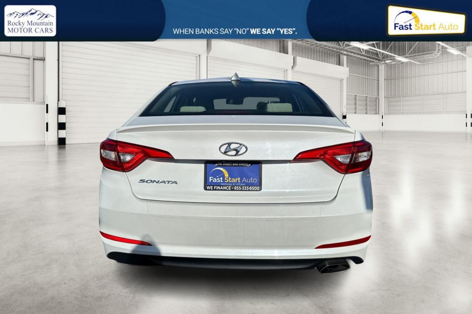 2016 White Hyundai Sonata SE (5NPE24AF4GH) with an 2.4L L4 DOHC 16V engine, 7A transmission, located at 7755 State Street, Midvale, UT, 84047, (801) 753-9063, 40.610329, -111.890656 - Photo#4