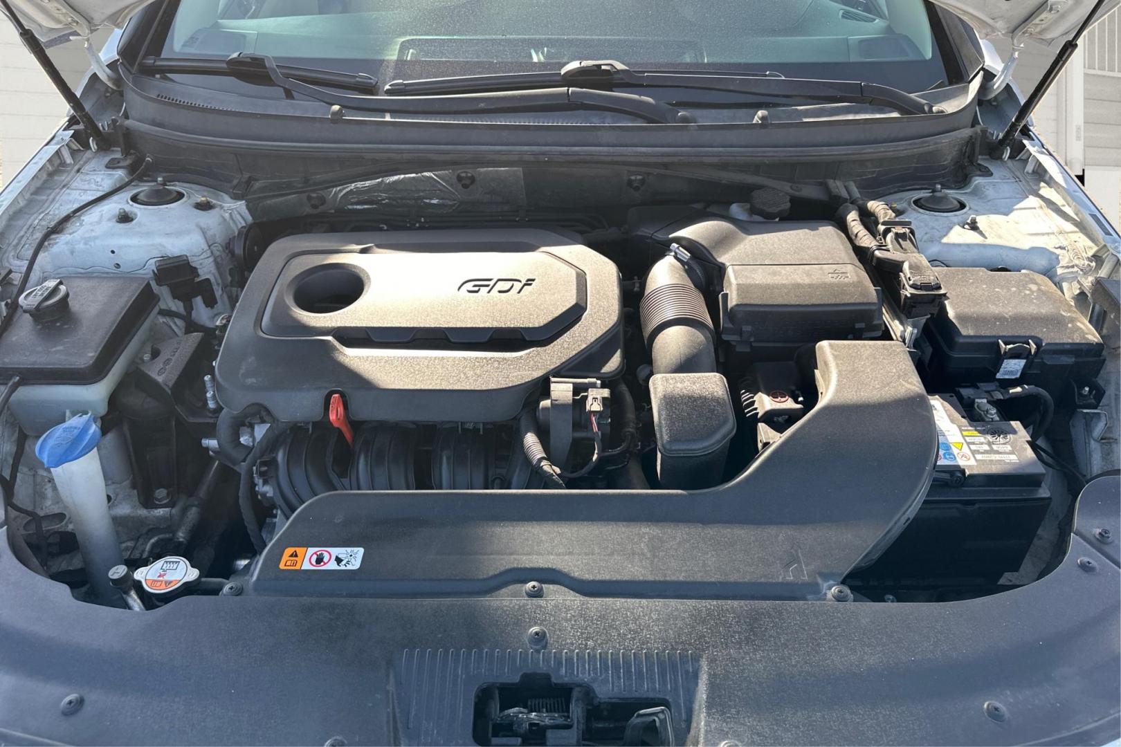 2016 White Hyundai Sonata SE (5NPE24AF4GH) with an 2.4L L4 DOHC 16V engine, 7A transmission, located at 7755 State Street, Midvale, UT, 84047, (801) 753-9063, 40.610329, -111.890656 - Photo#10
