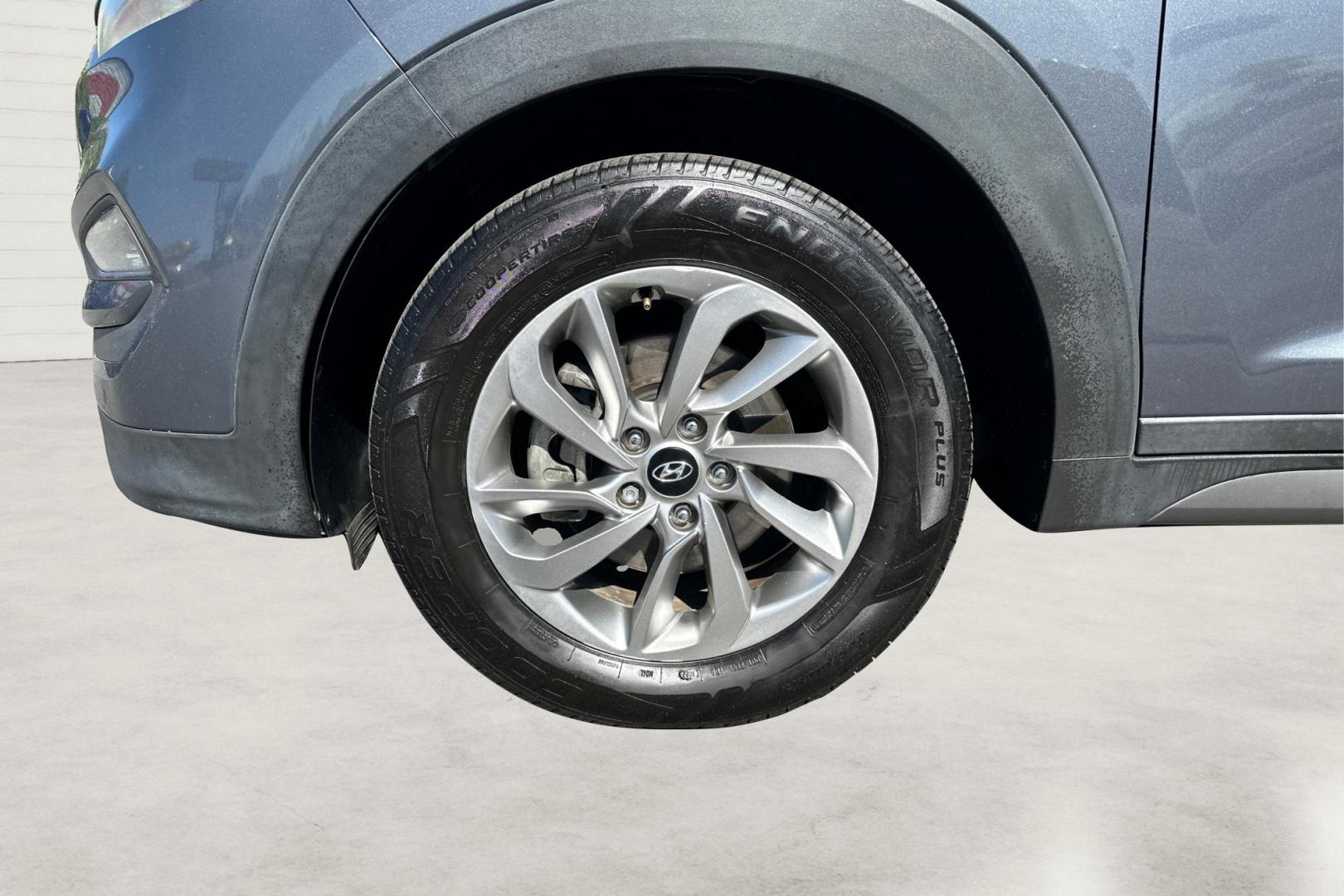 2016 Gray Hyundai Tucson SE w/Preferred Package (KM8J33A43GU) with an 2.0L L4 DOHC 16V engine, 6A transmission, located at 767 S State Road, Pleasant Grove, UT, 84062, (801) 785-1058, 40.354839, -111.736687 - Photo#12