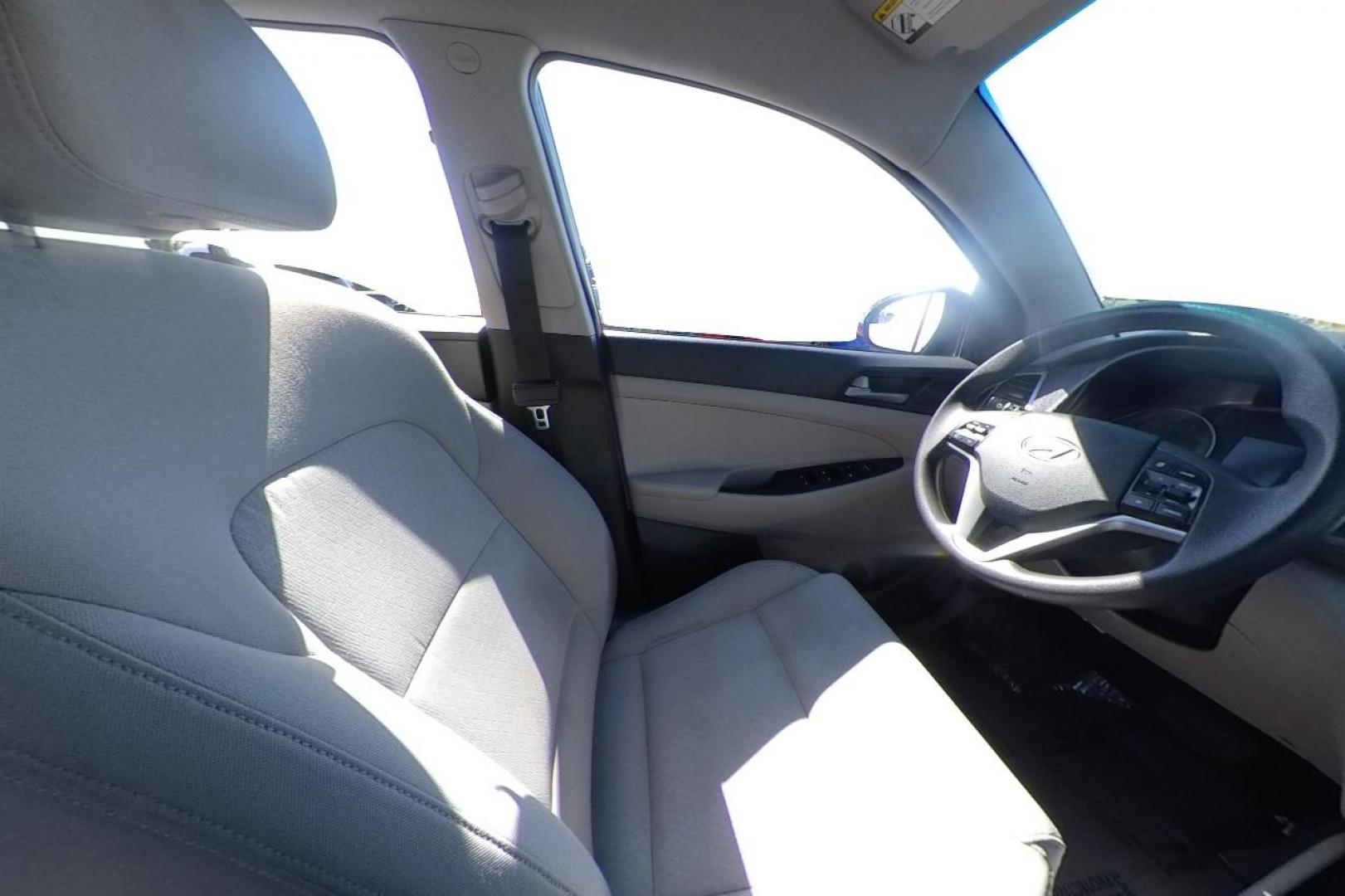 2016 Gray Hyundai Tucson SE w/Preferred Package (KM8J33A43GU) with an 2.0L L4 DOHC 16V engine, 6A transmission, located at 767 S State Road, Pleasant Grove, UT, 84062, (801) 785-1058, 40.354839, -111.736687 - Photo#17