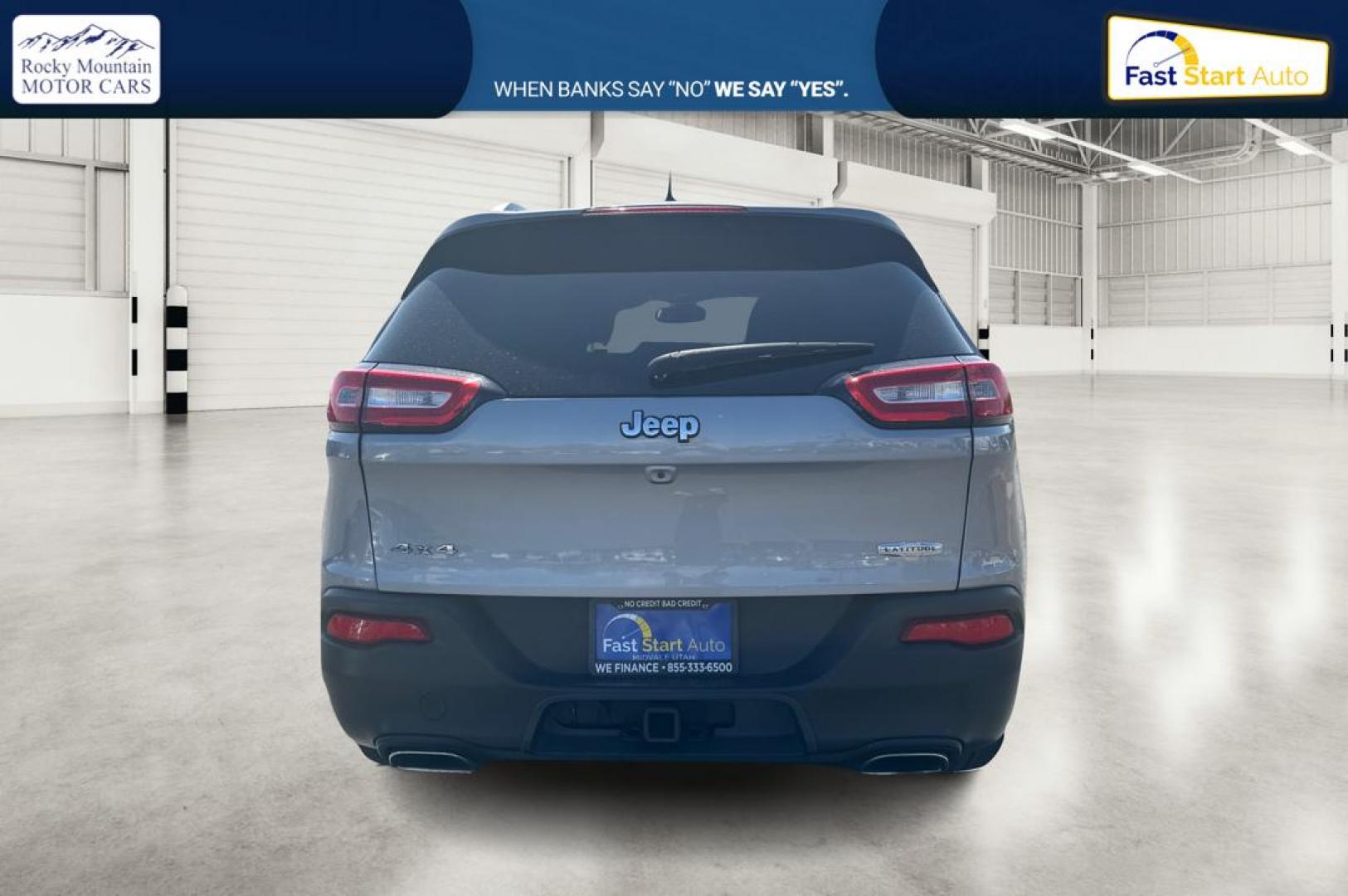 2016 Silver Jeep Cherokee Latitude 4WD (1C4PJMCS6GW) with an 3.2L V6 DOHC 24V engine, 9-Speed Automatic transmission, located at 767 S State Road, Pleasant Grove, UT, 84062, (801) 785-1058, 40.354839, -111.736687 - Photo#4