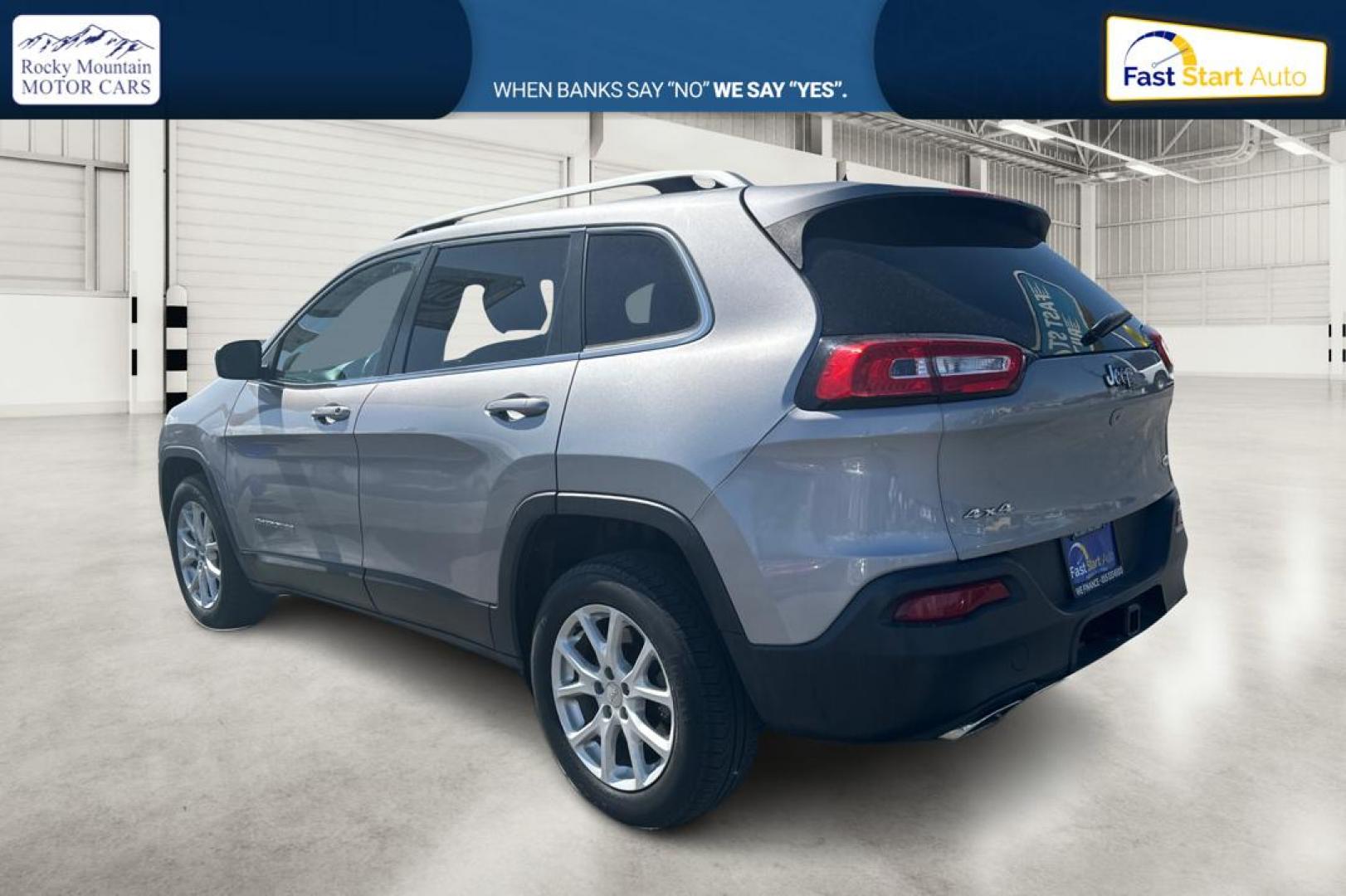 2016 Silver Jeep Cherokee Latitude 4WD (1C4PJMCS6GW) with an 3.2L V6 DOHC 24V engine, 9-Speed Automatic transmission, located at 767 S State Road, Pleasant Grove, UT, 84062, (801) 785-1058, 40.354839, -111.736687 - Photo#5