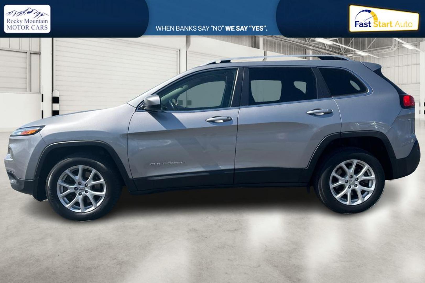 2016 Silver Jeep Cherokee Latitude 4WD (1C4PJMCS6GW) with an 3.2L V6 DOHC 24V engine, 9-Speed Automatic transmission, located at 767 S State Road, Pleasant Grove, UT, 84062, (801) 785-1058, 40.354839, -111.736687 - Photo#6