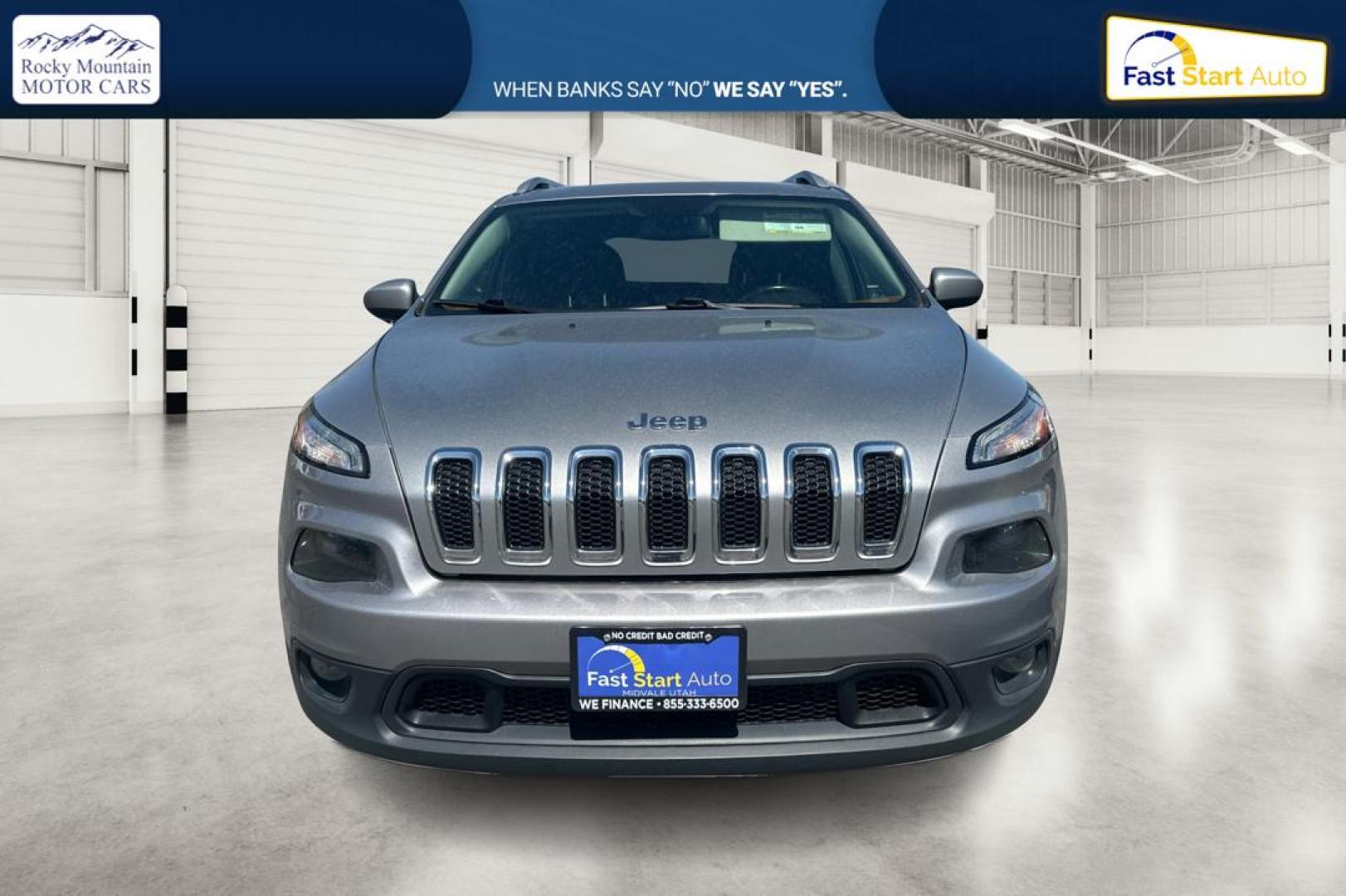 2016 Silver Jeep Cherokee Latitude 4WD (1C4PJMCS6GW) with an 3.2L V6 DOHC 24V engine, 9-Speed Automatic transmission, located at 767 S State Road, Pleasant Grove, UT, 84062, (801) 785-1058, 40.354839, -111.736687 - Photo#9