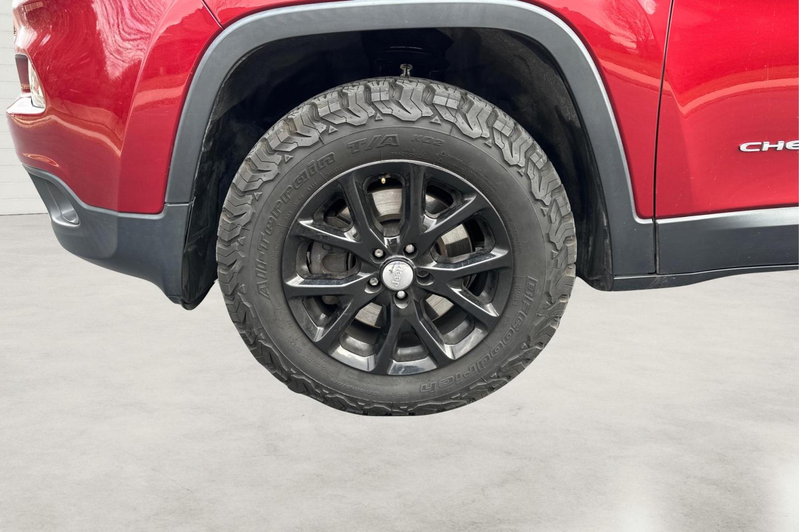 2016 Red Jeep Cherokee Latitude FWD (1C4PJLCB1GW) with an 2.4L L4 DOHC 16V engine, 9A transmission, located at 7755 State Street, Midvale, UT, 84047, (801) 753-9063, 40.610329, -111.890656 - Photo#12