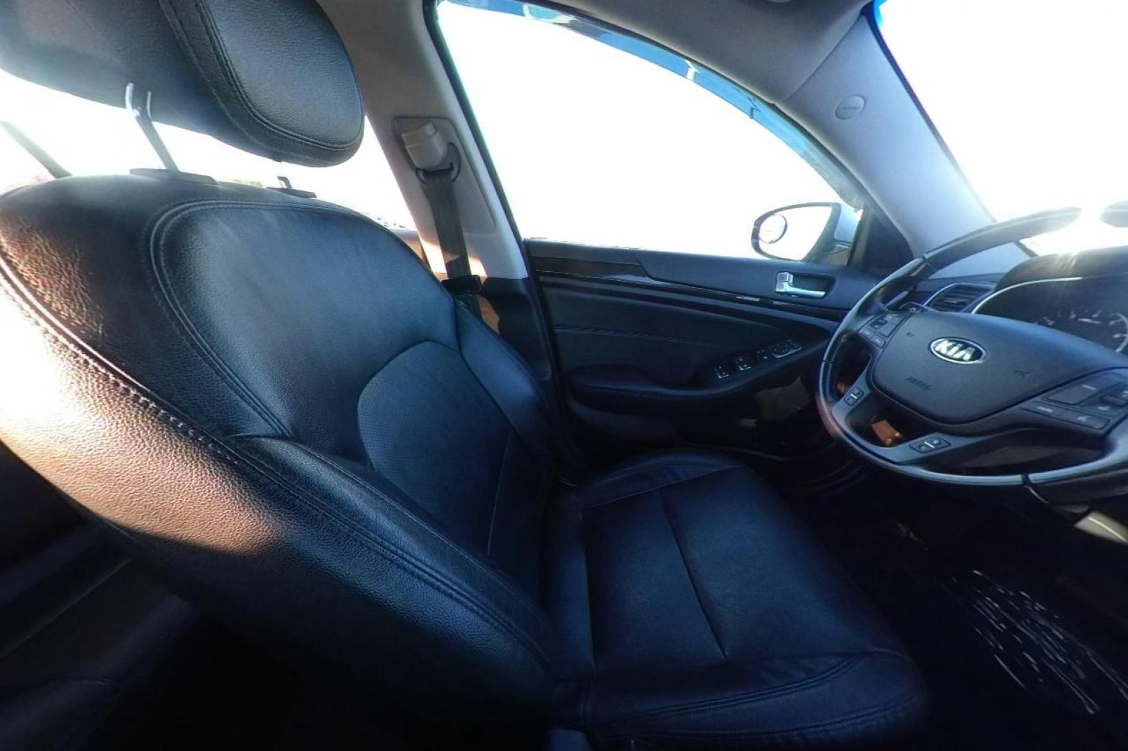 2016 Silver Kia Cadenza Premium (KNALN4D70G5) with an 3.3L V6 DOHC 24V engine, 6A transmission, located at 7755 State Street, Midvale, UT, 84047, (801) 753-9063, 40.610329, -111.890656 - Photo#19