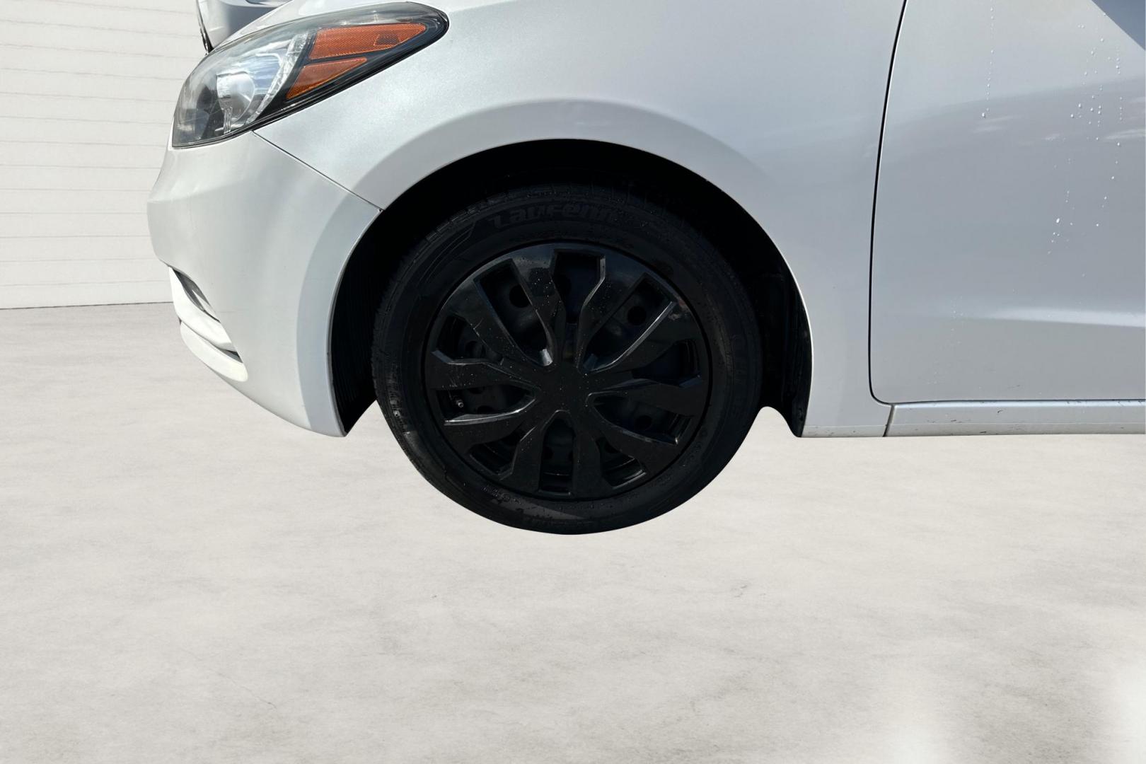 2016 White Kia Forte 5-Door LX (KNAFK5A84G5) with an 2.0L L4 DOHC 16V engine, 6-Speed Automatic transmission, located at 7755 State Street, Midvale, UT, 84047, (801) 753-9063, 40.610329, -111.890656 - Photo#12