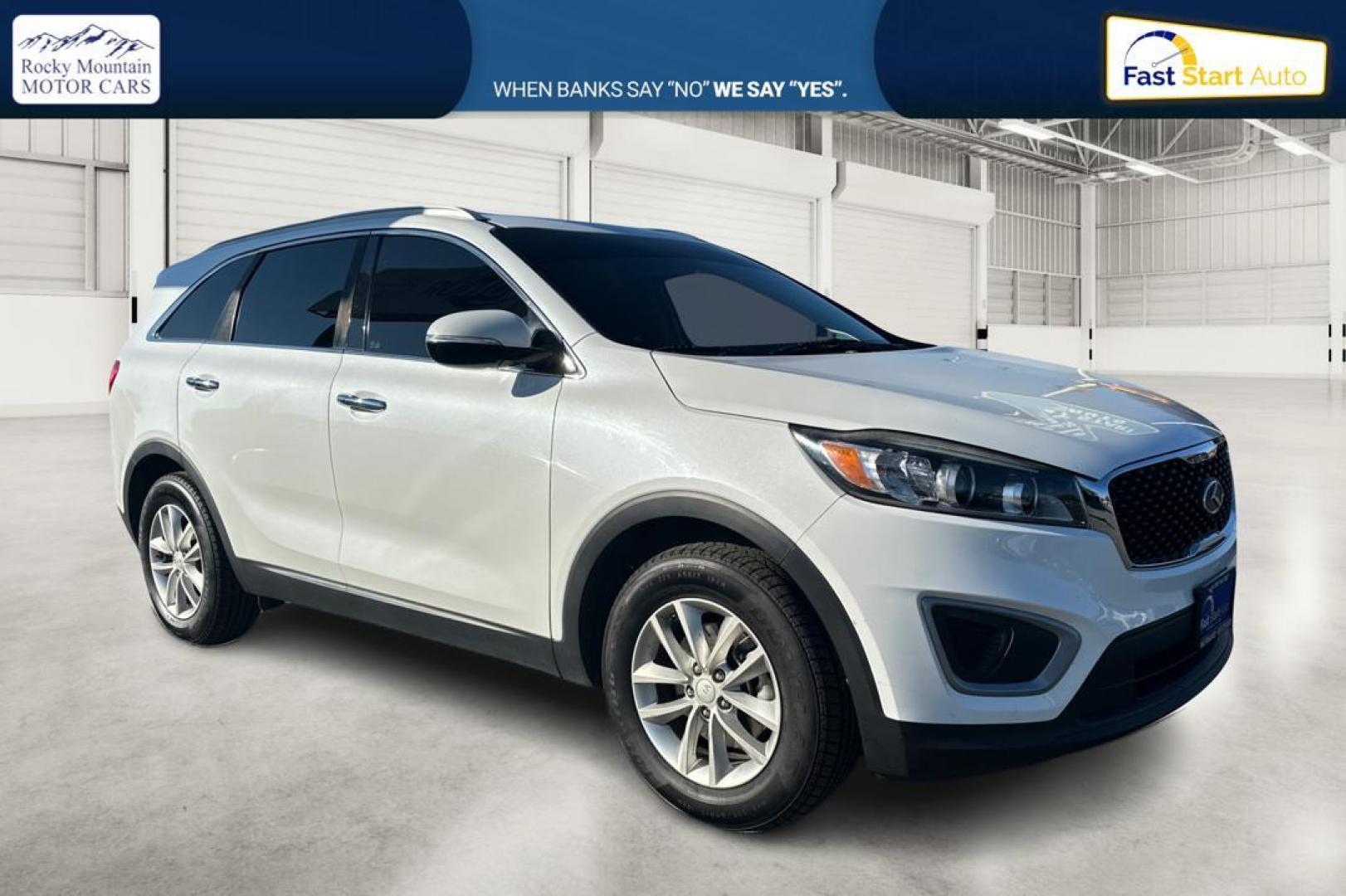 2016 White Kia Sorento LX 2WD (5XYPG4A32GG) with an 2.4L L4 DOHC 16V engine, 6-Speed Automatic transmission, located at 7755 State Street, Midvale, UT, 84047, (801) 753-9063, 40.610329, -111.890656 - Photo#0