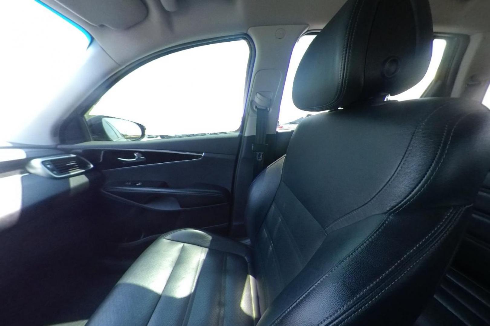 2016 Black Kia Sorento EX 2WD (5XYPH4A19GG) with an 2.4L L4 DOHC 16V engine, 6-Speed Automatic transmission, located at 7755 State Street, Midvale, UT, 84047, (801) 753-9063, 40.610329, -111.890656 - Photo#16