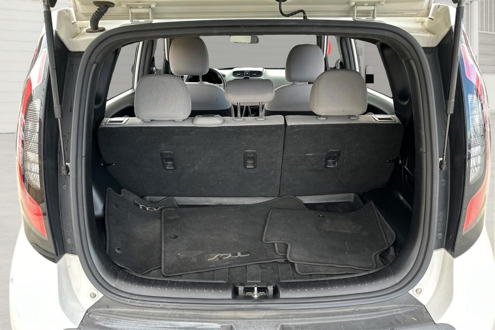 2016 White Kia Soul Base 6A (KNDJN2A21G7) with an 1.6L L4 DOHC 16V engine, 6A transmission, located at 7755 State Street, Midvale, UT, 84047, (801) 753-9063, 40.610329, -111.890656 - Photo#13