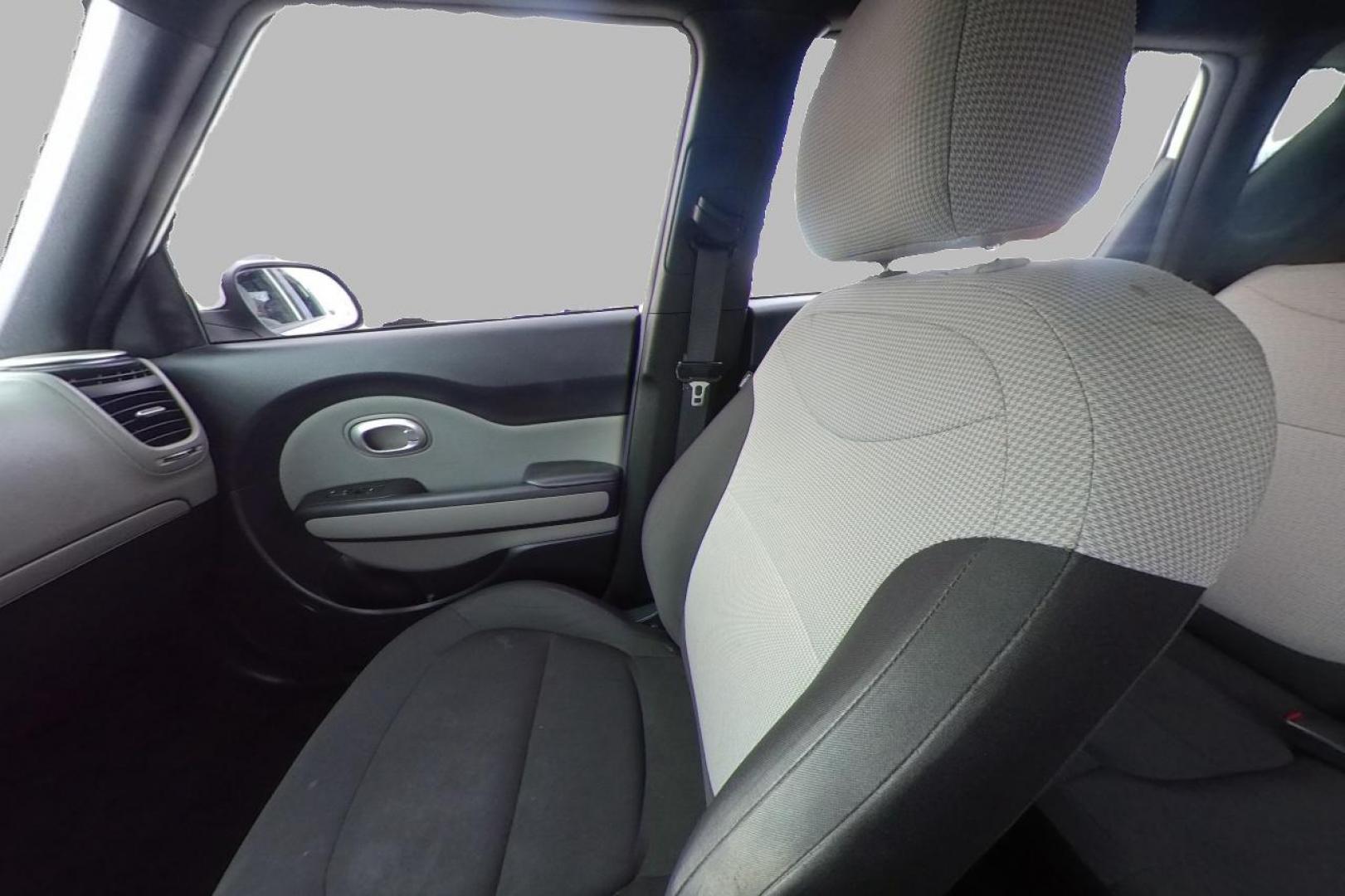 2016 White Kia Soul Base 6A (KNDJN2A21G7) with an 1.6L L4 DOHC 16V engine, 6A transmission, located at 7755 State Street, Midvale, UT, 84047, (801) 753-9063, 40.610329, -111.890656 - Photo#15