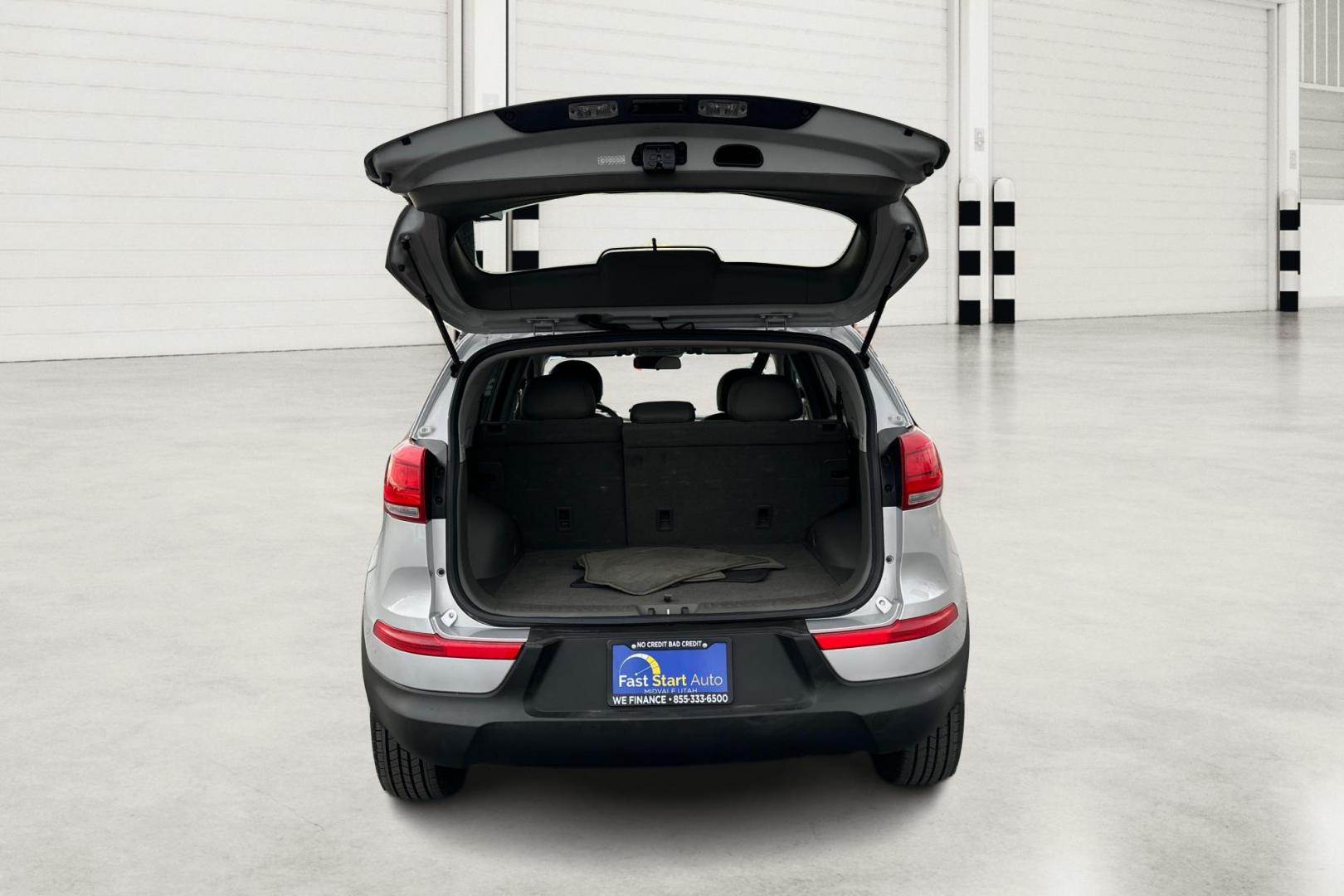 2016 Silver Kia Sportage LX AWD (KNDPBCAC1G7) with an 2.4L V6 DOHC 24V engine, 6-Speed Automatic transmission, located at 7755 State Street, Midvale, UT, 84047, (801) 753-9063, 40.610329, -111.890656 - Photo#13