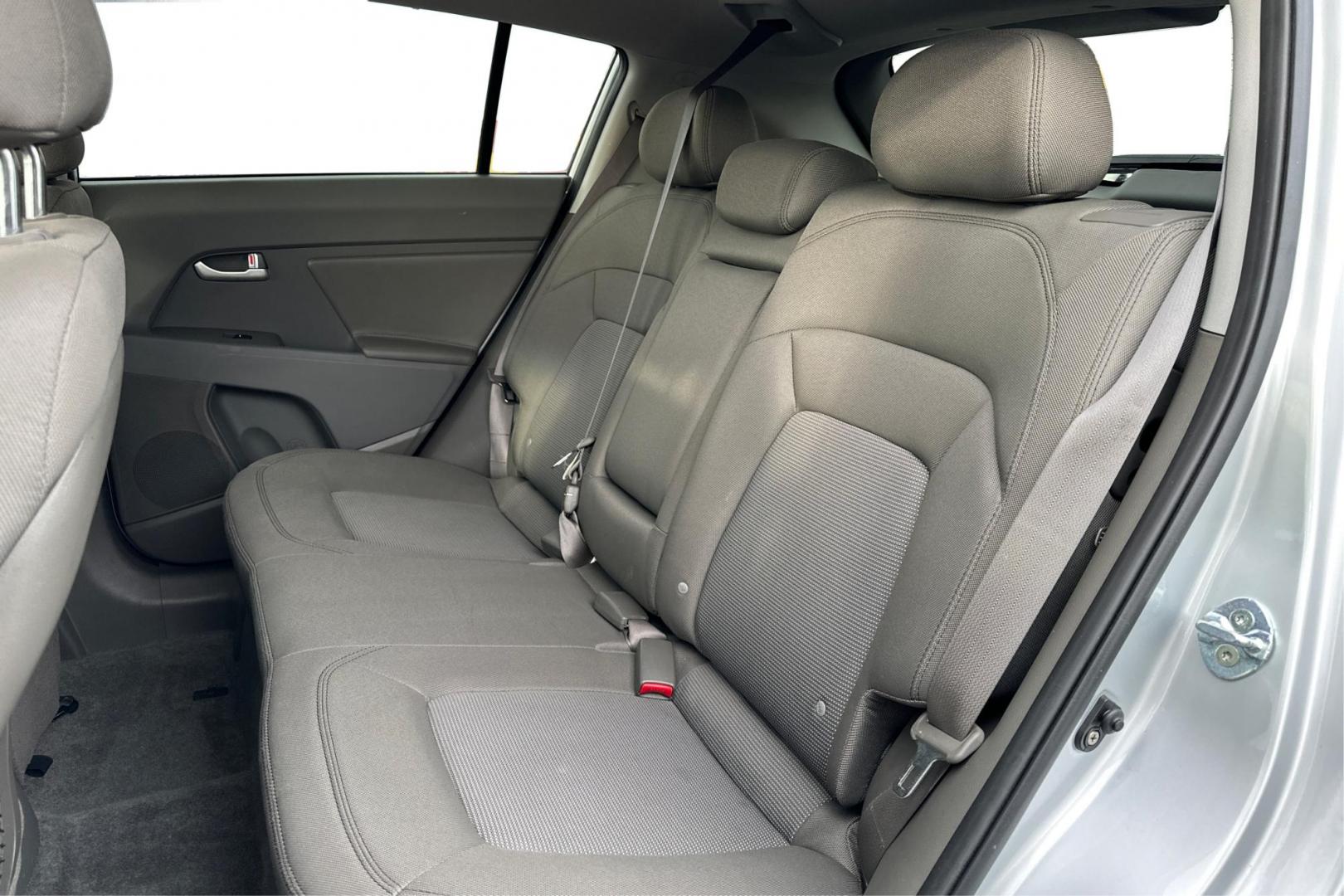 2016 Silver Kia Sportage LX AWD (KNDPBCAC1G7) with an 2.4L V6 DOHC 24V engine, 6-Speed Automatic transmission, located at 7755 State Street, Midvale, UT, 84047, (801) 753-9063, 40.610329, -111.890656 - Photo#15