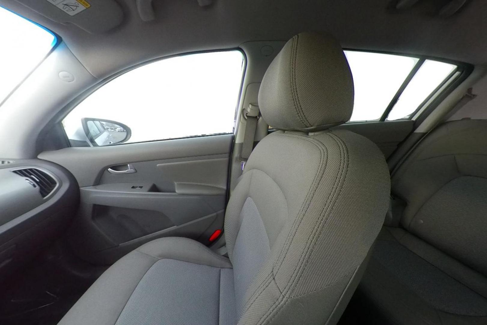 2016 Silver Kia Sportage LX AWD (KNDPBCAC1G7) with an 2.4L V6 DOHC 24V engine, 6-Speed Automatic transmission, located at 7755 State Street, Midvale, UT, 84047, (801) 753-9063, 40.610329, -111.890656 - Photo#17