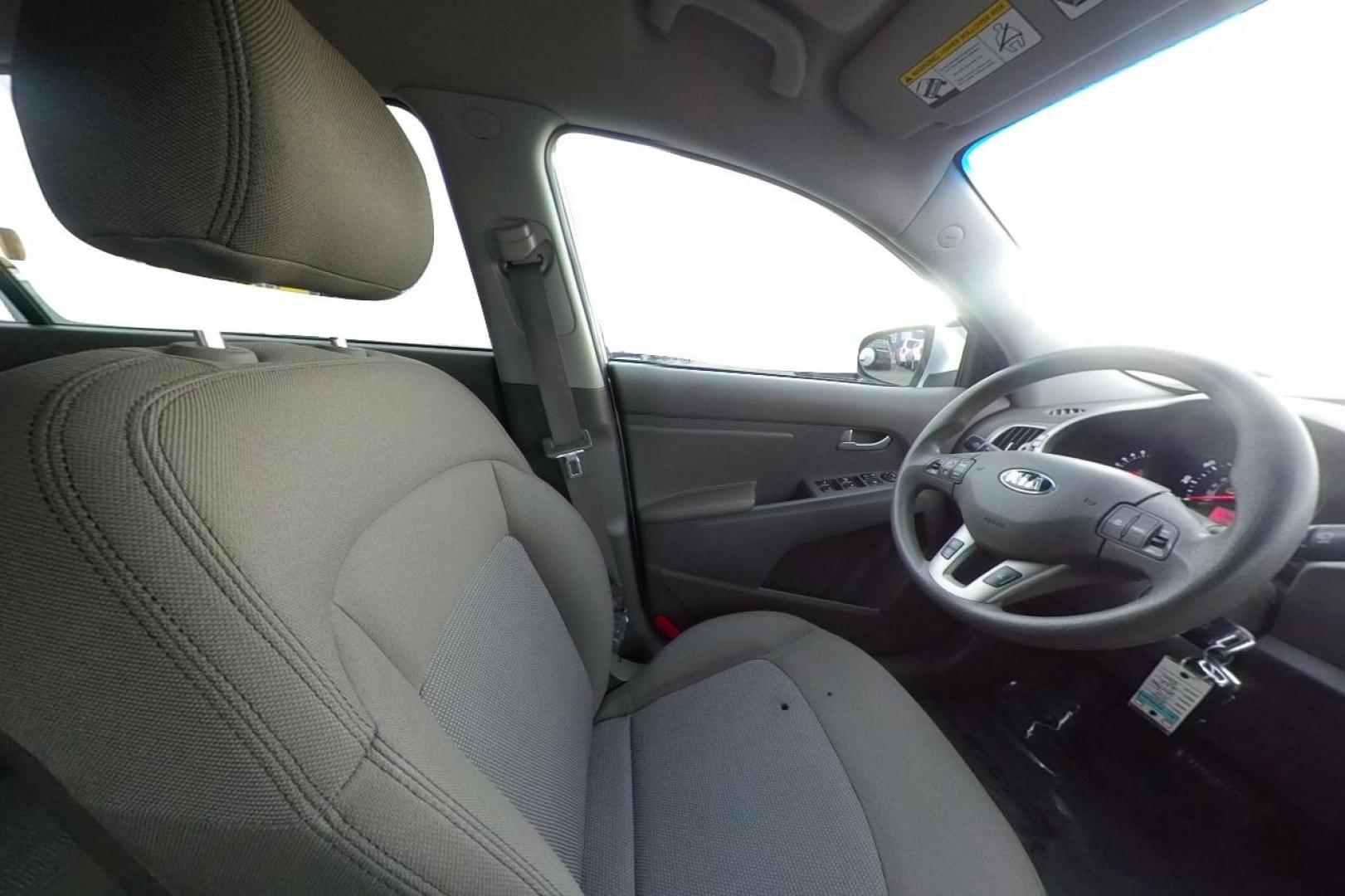 2016 Silver Kia Sportage LX AWD (KNDPBCAC1G7) with an 2.4L V6 DOHC 24V engine, 6-Speed Automatic transmission, located at 7755 State Street, Midvale, UT, 84047, (801) 753-9063, 40.610329, -111.890656 - Photo#19