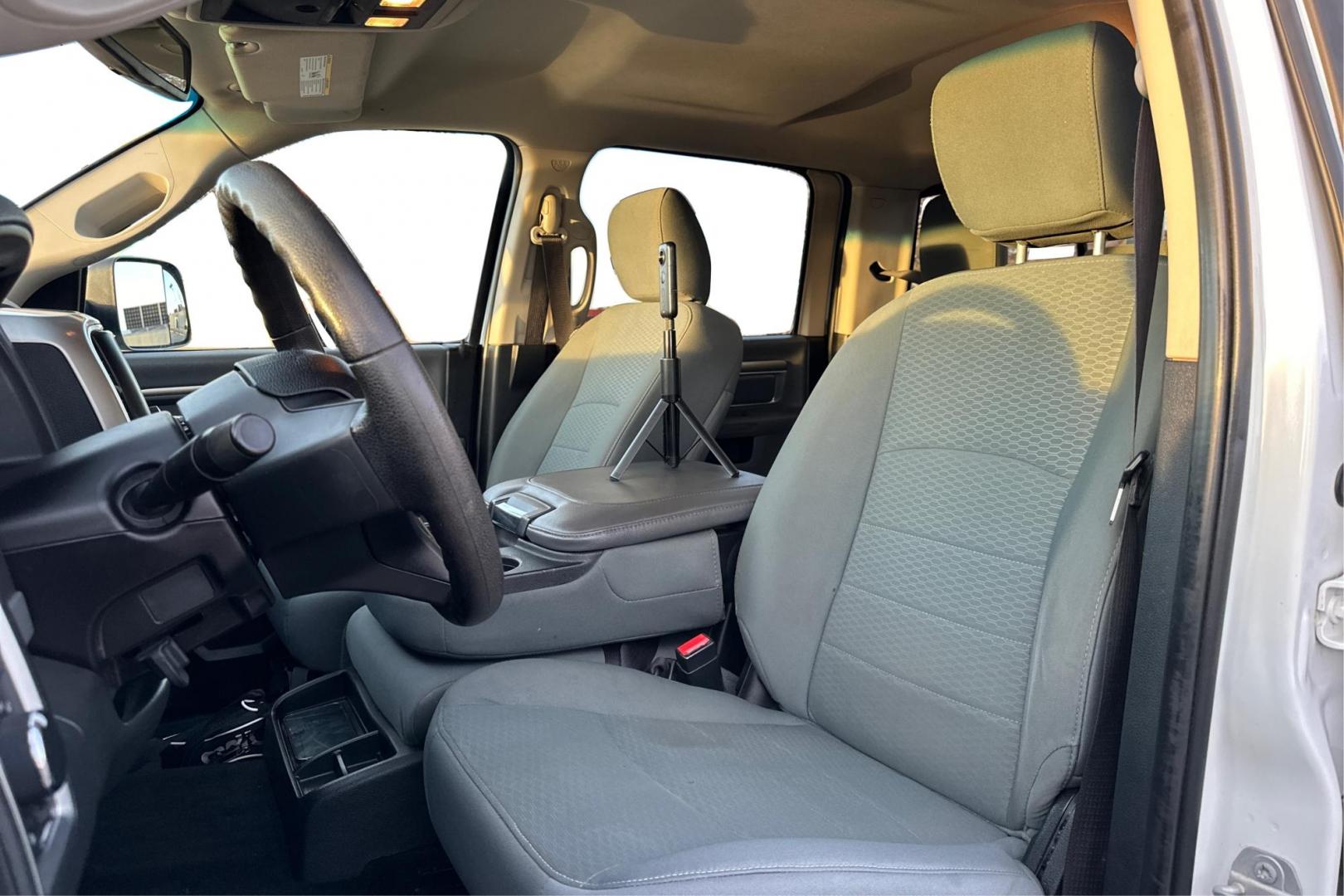 2016 White RAM 1500 SLT Crew Cab SWB 4WD (1C6RR7LG3GS) with an 3.6L V6 DOHC 24V FFV engine, 6A transmission, located at 767 S State Road, Pleasant Grove, UT, 84062, (801) 785-1058, 40.354839, -111.736687 - Photo#11
