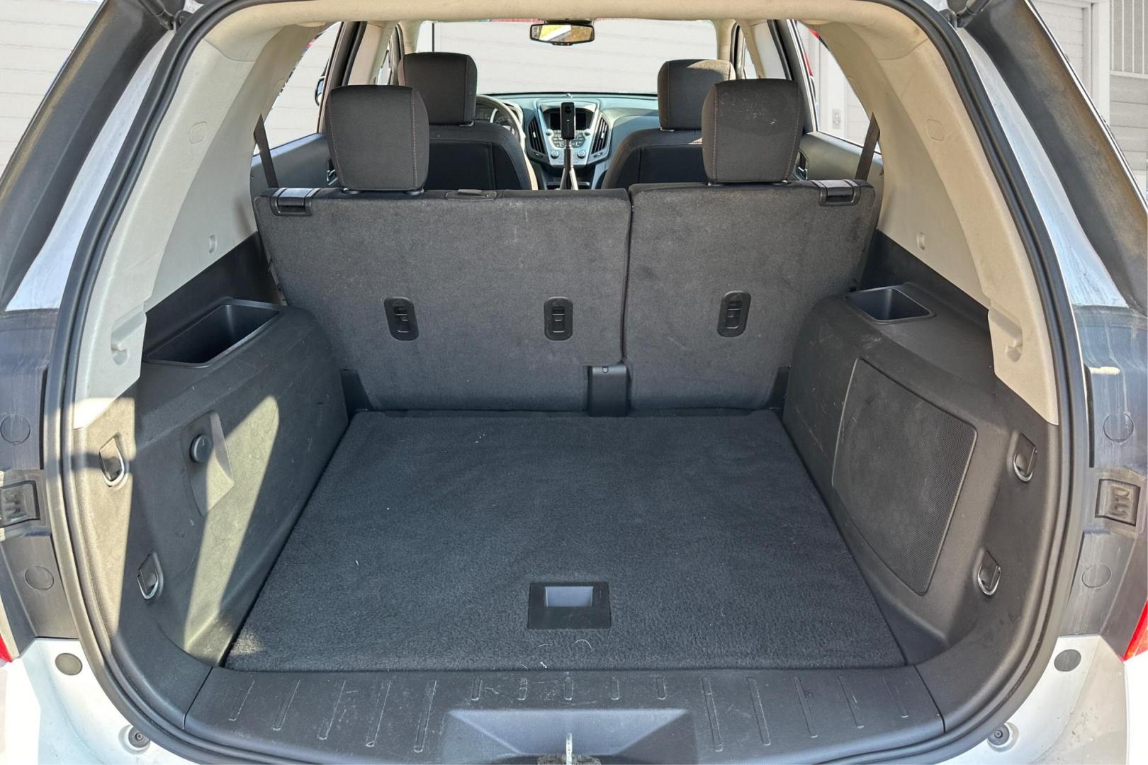 2017 White Chevrolet Equinox LT 2WD (2GNALCEK5H1) with an 2.4L L4 DOHC 16V FFV engine, 6A transmission, located at 7755 State Street, Midvale, UT, 84047, (801) 753-9063, 40.610329, -111.890656 - Photo#13