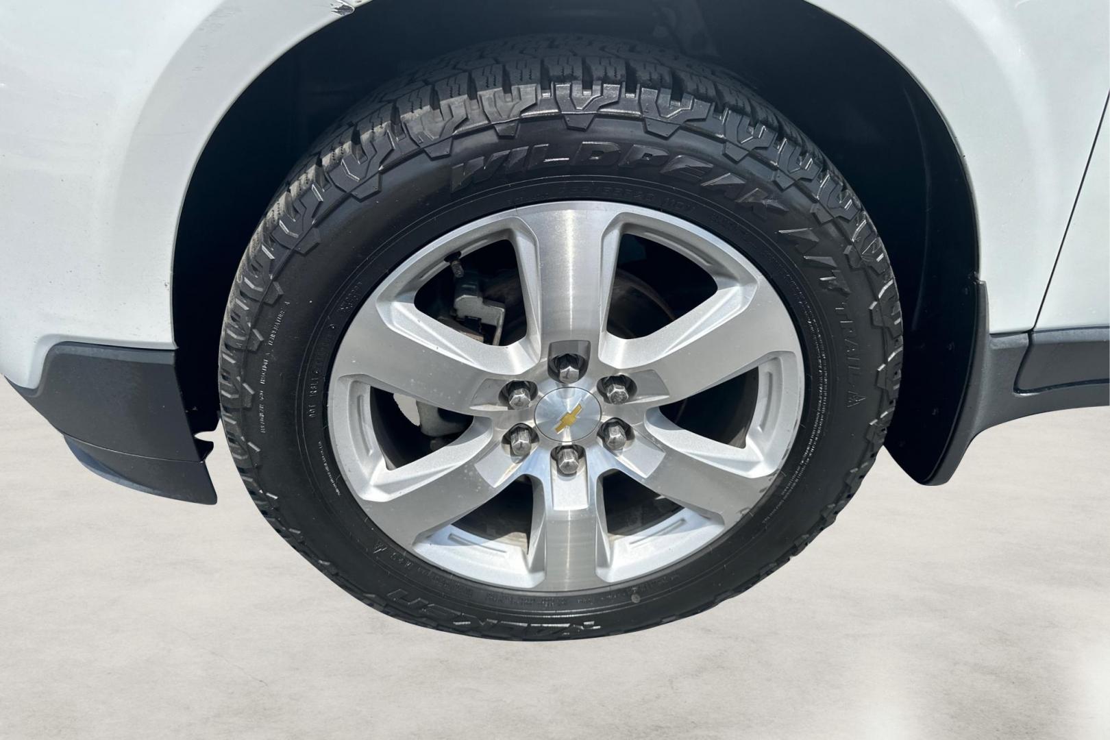 2017 White Chevrolet Traverse Premier FWD (1GNKRJKDXHJ) with an 3.6L V6 DOHC 24V engine, 6A transmission, located at 767 S State Road, Pleasant Grove, UT, 84062, (801) 785-1058, 40.354839, -111.736687 - Photo#12