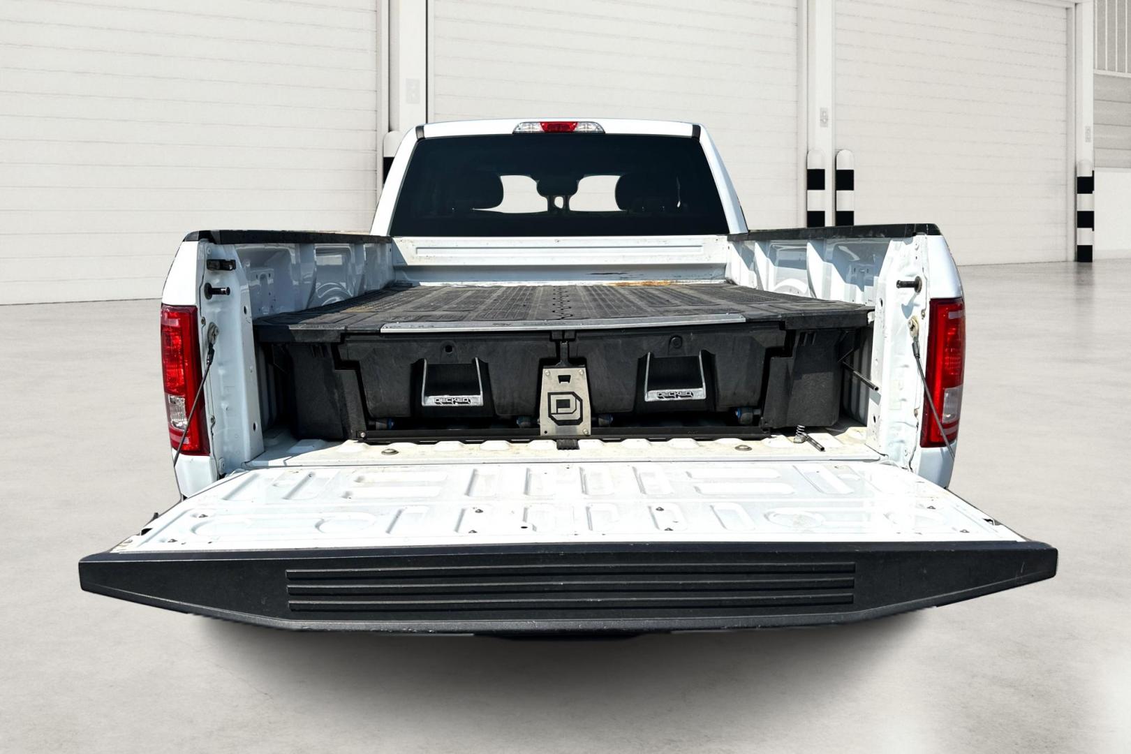 2017 White Ford F-150 Lariat SuperCab 8-ft. 4WD (1FTFX1EFXHF) with an 5.0L V8 engine, 6A transmission, located at 767 S State Road, Pleasant Grove, UT, 84062, (801) 785-1058, 40.354839, -111.736687 - Photo#10