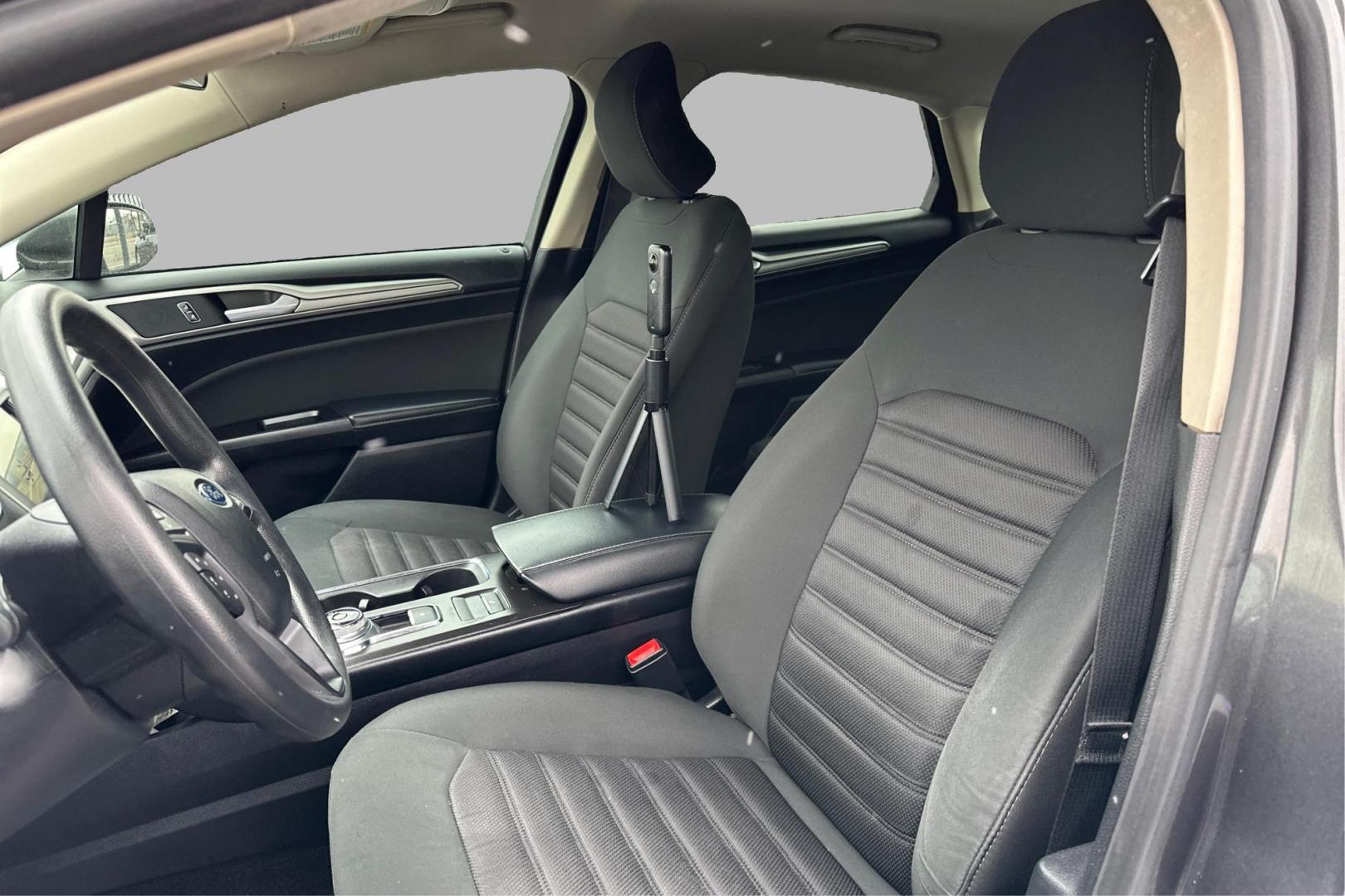 2017 Gray Ford Fusion SE (3FA6P0H73HR) with an 2.5L L4 DOHC 16V engine, 6A transmission, located at 7755 State Street, Midvale, UT, 84047, (801) 753-9063, 40.610329, -111.890656 - Photo#14