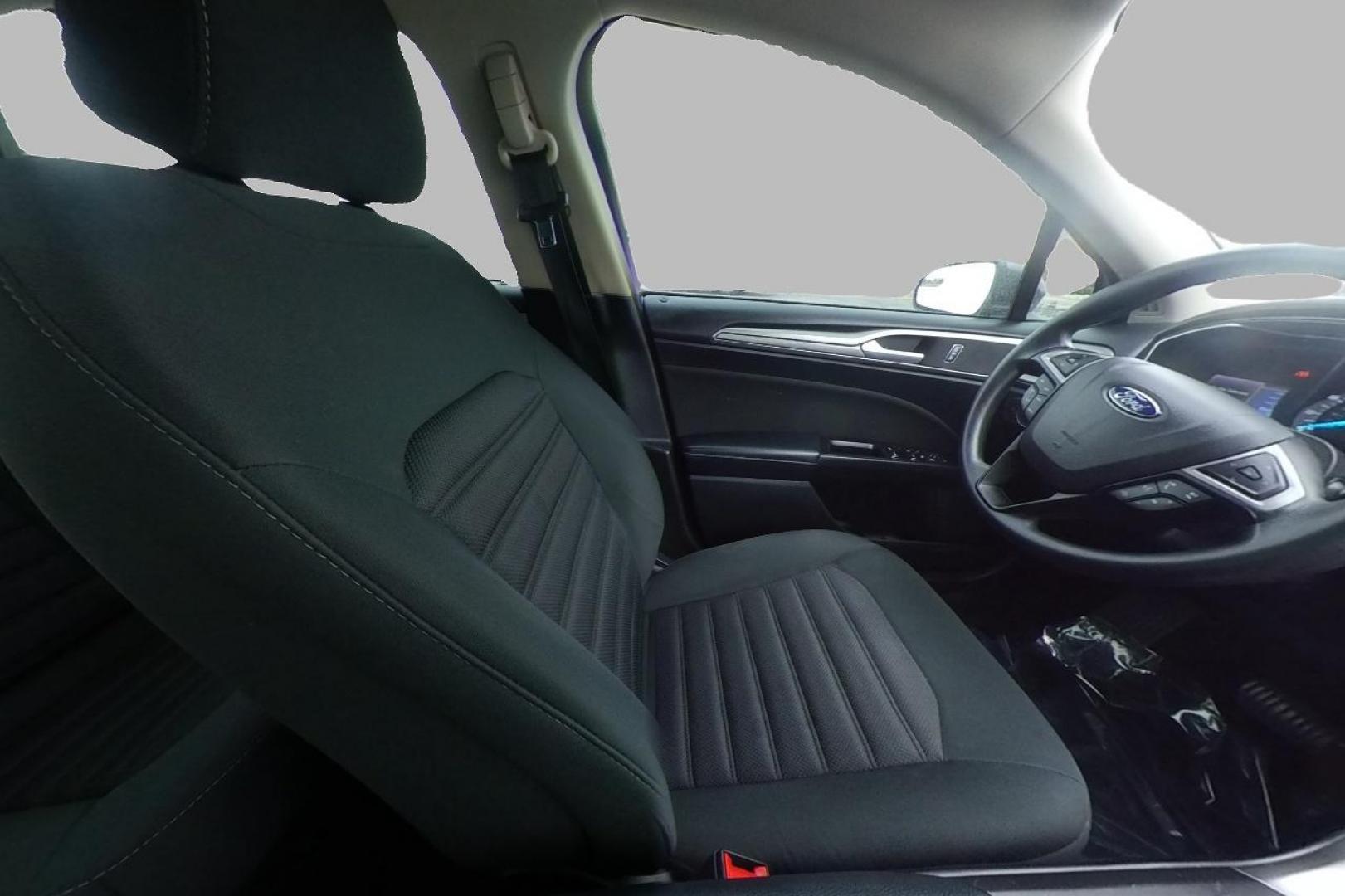 2017 Gray Ford Fusion SE (3FA6P0H73HR) with an 2.5L L4 DOHC 16V engine, 6A transmission, located at 7755 State Street, Midvale, UT, 84047, (801) 753-9063, 40.610329, -111.890656 - Photo#19