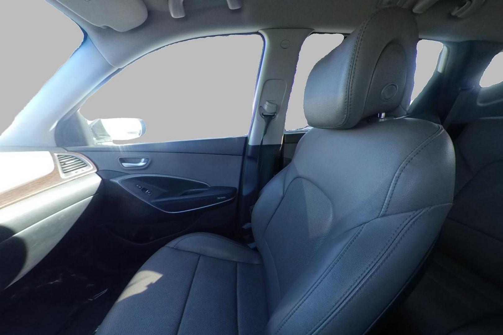 2017 White Hyundai Santa Fe Sport 2.4 FWD (5NMZU3LB2HH) with an 2.4L L4 DOHC 16V engine, 6A transmission, located at 7755 State Street, Midvale, UT, 84047, (801) 753-9063, 40.610329, -111.890656 - Photo#17