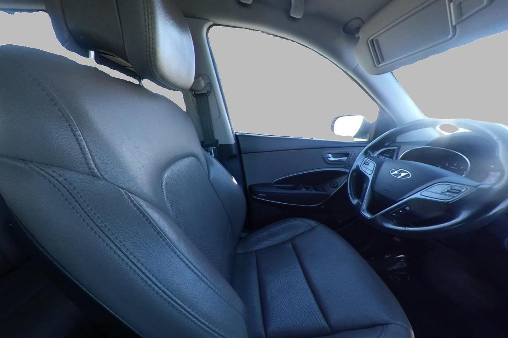 2017 White Hyundai Santa Fe Sport 2.4 FWD (5NMZU3LB2HH) with an 2.4L L4 DOHC 16V engine, 6A transmission, located at 7755 State Street, Midvale, UT, 84047, (801) 753-9063, 40.610329, -111.890656 - Photo#19