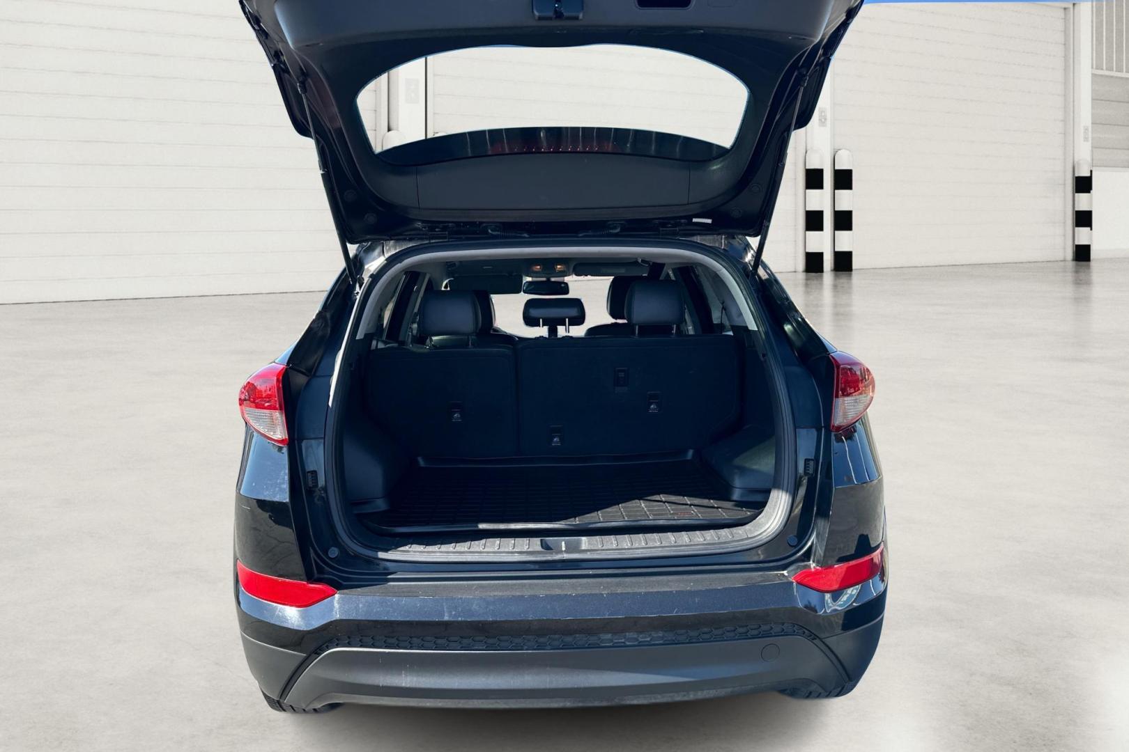 2017 Black Hyundai Tucson SE w/Preferred Package (KM8J33A41HU) with an 2.0L L4 DOHC 16V engine, 6A transmission, located at 7755 State Street, Midvale, UT, 84047, (801) 753-9063, 40.610329, -111.890656 - Photo#10