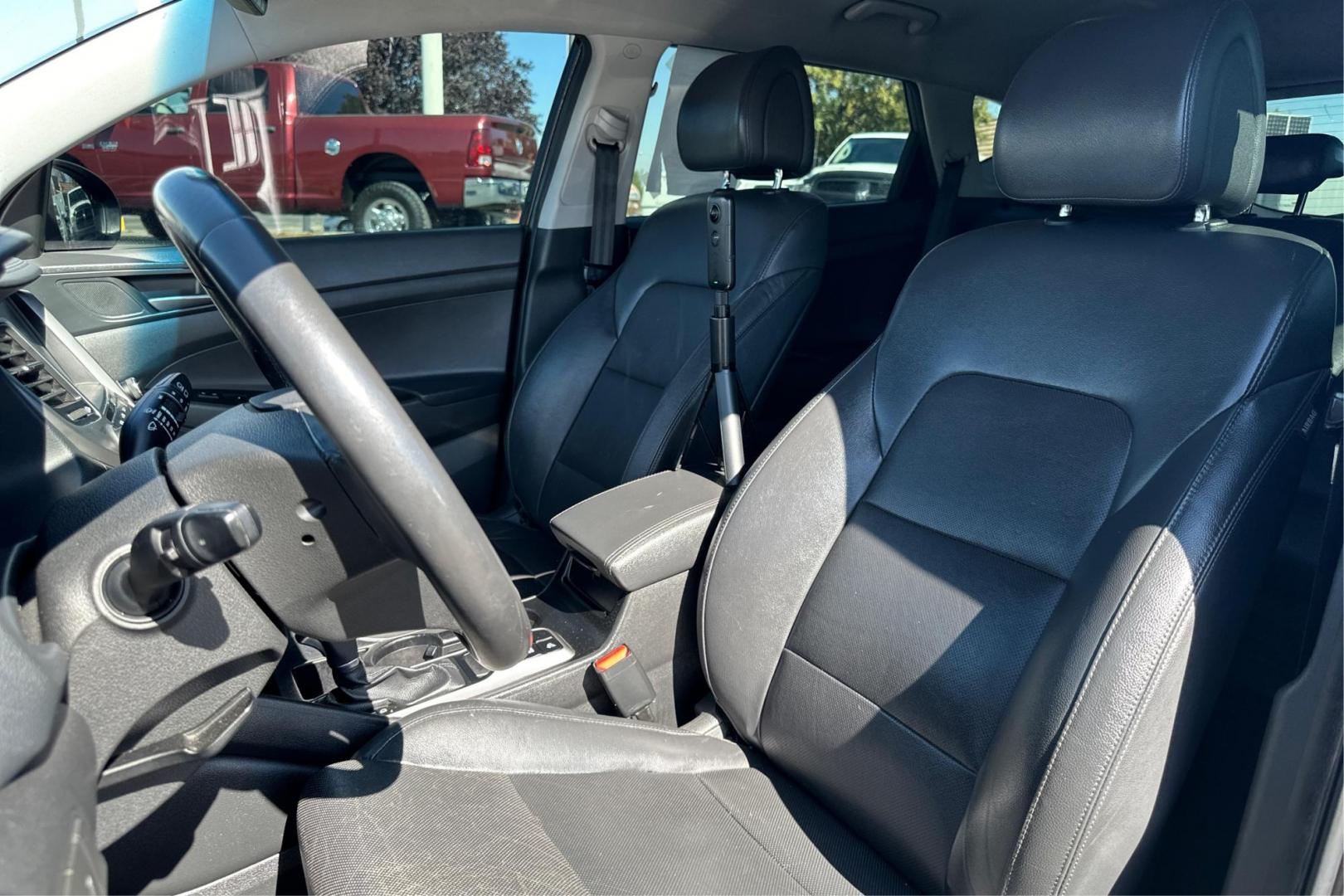 2017 Black Hyundai Tucson SE w/Preferred Package (KM8J33A41HU) with an 2.0L L4 DOHC 16V engine, 6A transmission, located at 7755 State Street, Midvale, UT, 84047, (801) 753-9063, 40.610329, -111.890656 - Photo#11