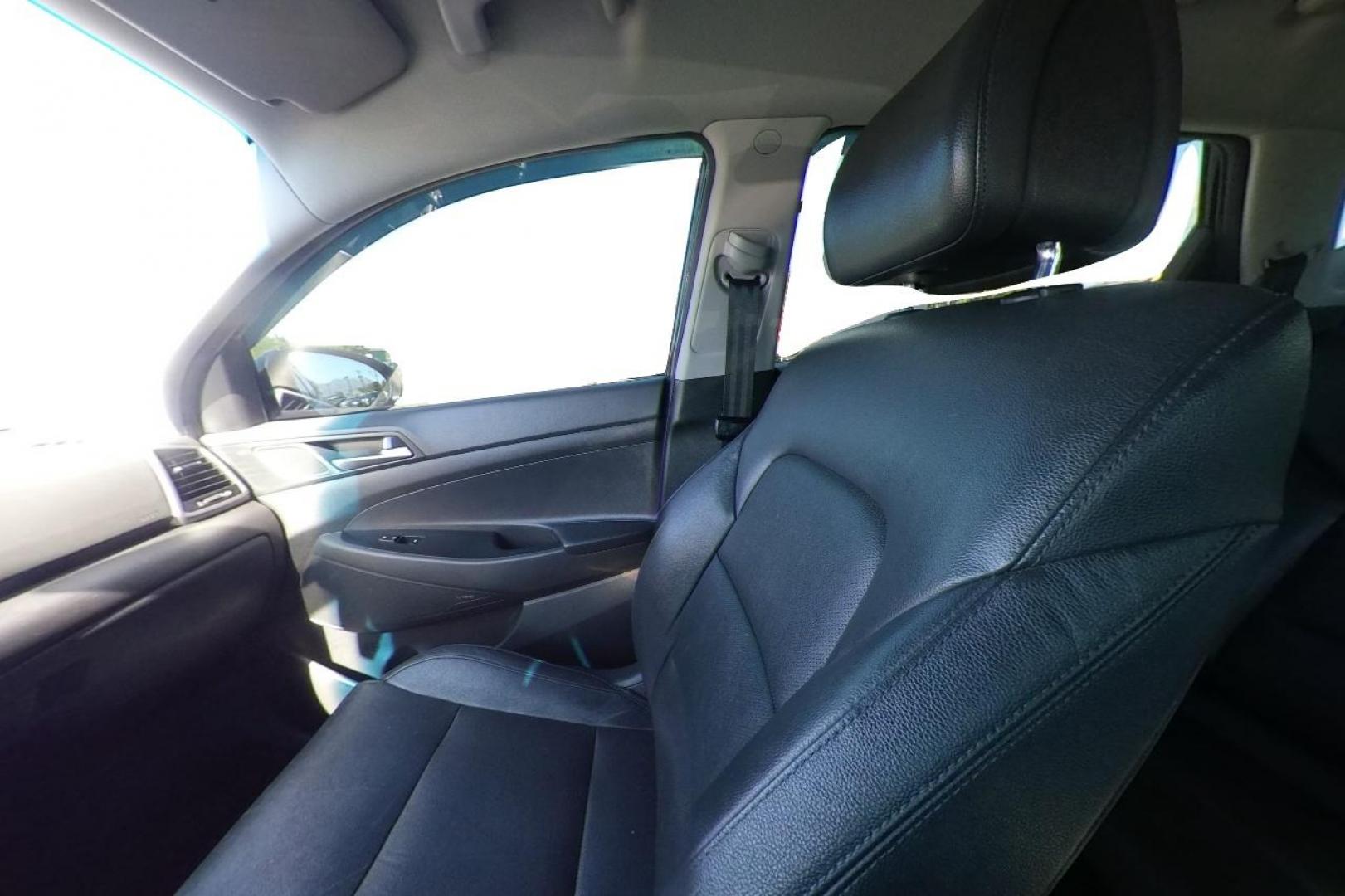 2017 Black Hyundai Tucson SE w/Preferred Package (KM8J33A41HU) with an 2.0L L4 DOHC 16V engine, 6A transmission, located at 7755 State Street, Midvale, UT, 84047, (801) 753-9063, 40.610329, -111.890656 - Photo#14