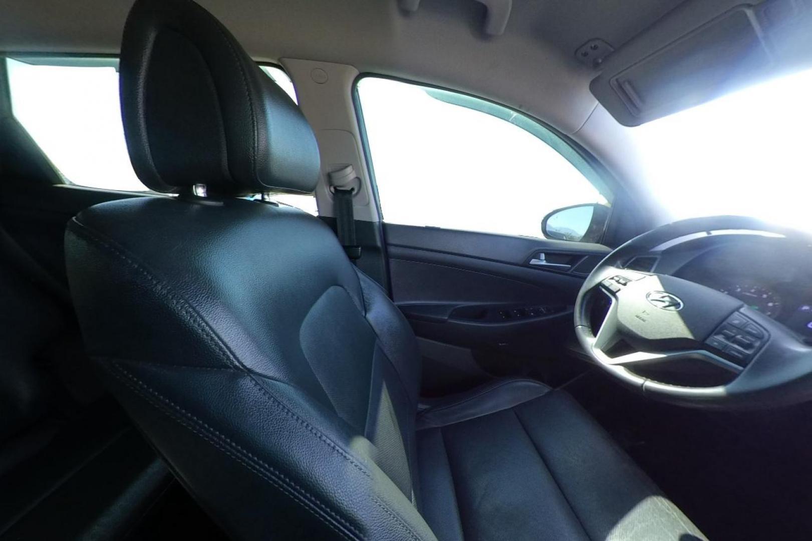 2017 Black Hyundai Tucson SE w/Preferred Package (KM8J33A41HU) with an 2.0L L4 DOHC 16V engine, 6A transmission, located at 7755 State Street, Midvale, UT, 84047, (801) 753-9063, 40.610329, -111.890656 - Photo#16