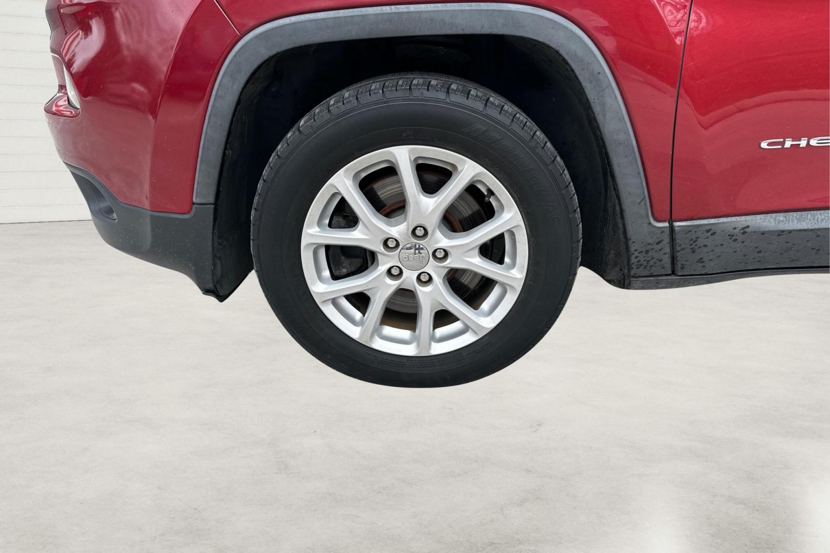 2017 Red Jeep Cherokee Latitude FWD (1C4PJLCB0HD) with an 2.4L L4 DOHC 16V engine, 9A transmission, located at 767 S State Road, Pleasant Grove, UT, 84062, (801) 785-1058, 40.354839, -111.736687 - Photo#12