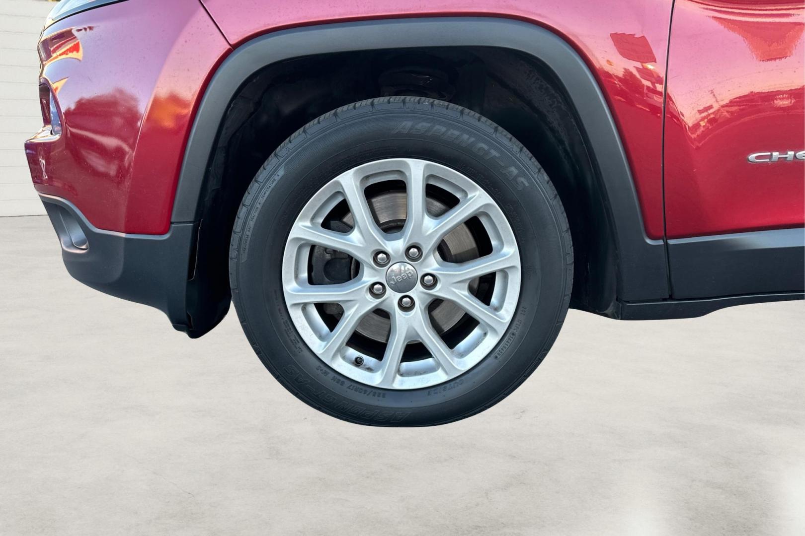 2017 Red Jeep Cherokee Latitude FWD (1C4PJLCB0HD) with an 2.4L L4 DOHC 16V engine, 9A transmission, located at 767 S State Road, Pleasant Grove, UT, 84062, (801) 785-1058, 40.354839, -111.736687 - Photo#9