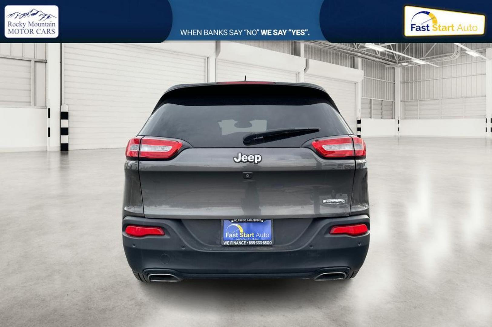 2017 Gray Jeep Cherokee Latitude FWD (1C4PJLCS5HW) with an 3.2L V6 DOHC 24V engine, 9A transmission, located at 7755 State Street, Midvale, UT, 84047, (801) 753-9063, 40.610329, -111.890656 - Photo#4