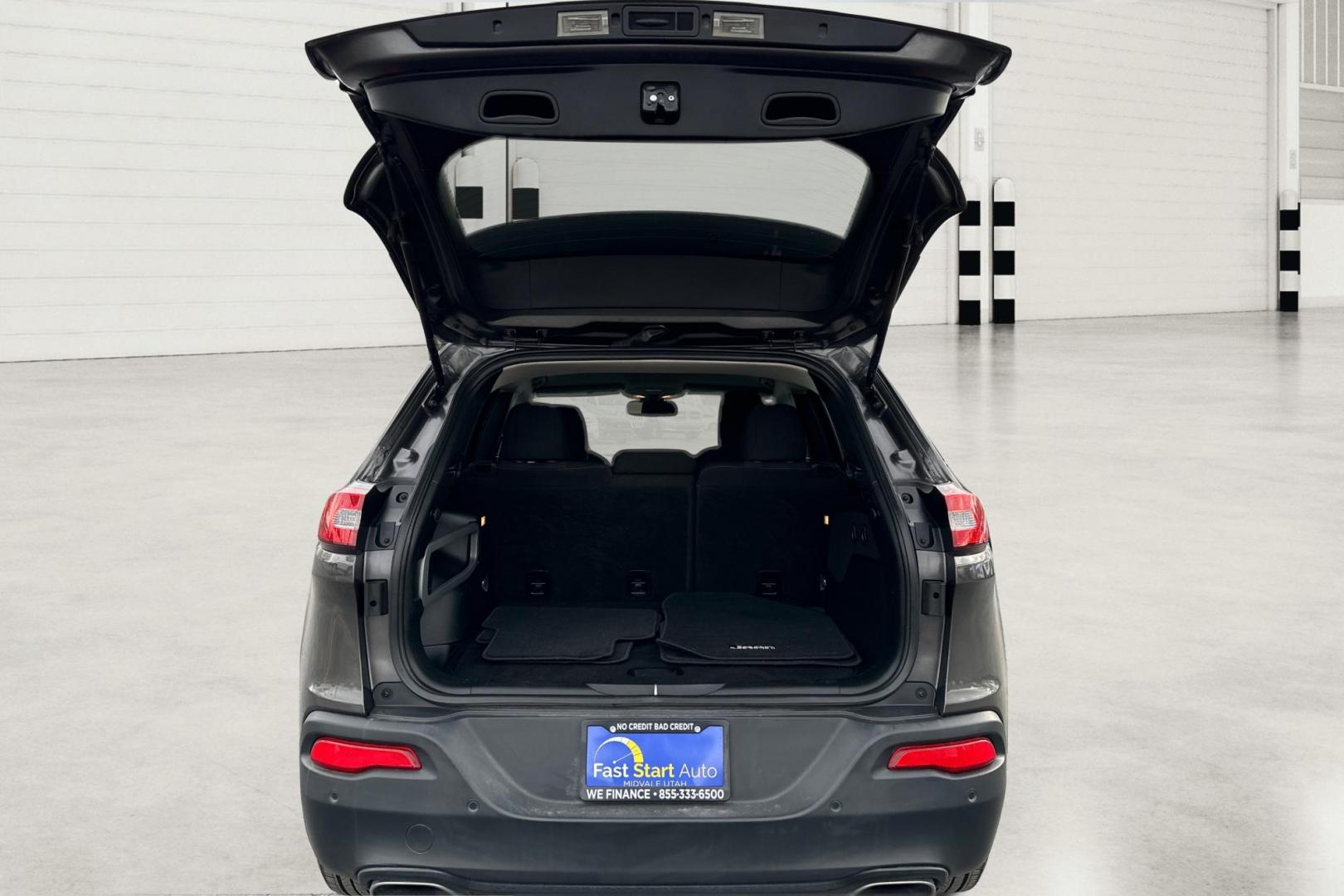 2017 Gray Jeep Cherokee Latitude FWD (1C4PJLCS5HW) with an 3.2L V6 DOHC 24V engine, 9A transmission, located at 7755 State Street, Midvale, UT, 84047, (801) 753-9063, 40.610329, -111.890656 - Photo#13
