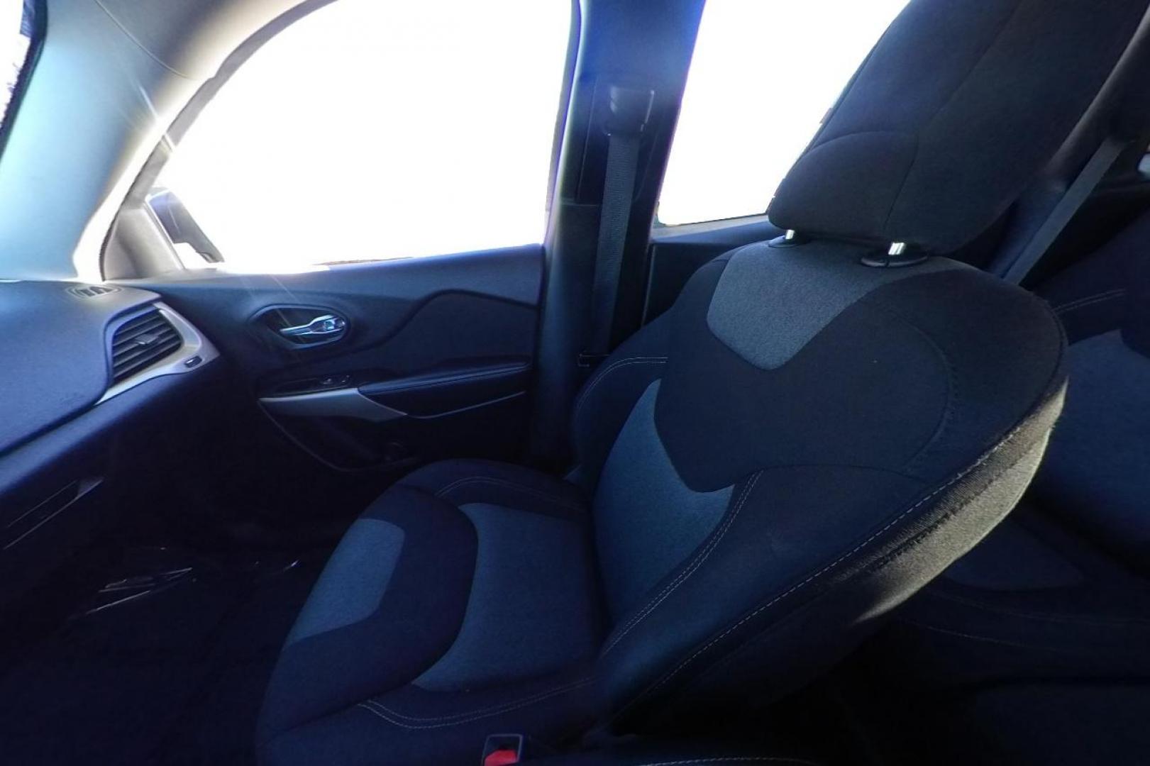 2017 White Jeep Cherokee Sport FWD (1C4PJLAB2HD) with an 2.4L L4 DOHC 16V engine, 9A transmission, located at 767 S State Road, Pleasant Grove, UT, 84062, (801) 785-1058, 40.354839, -111.736687 - Photo#15