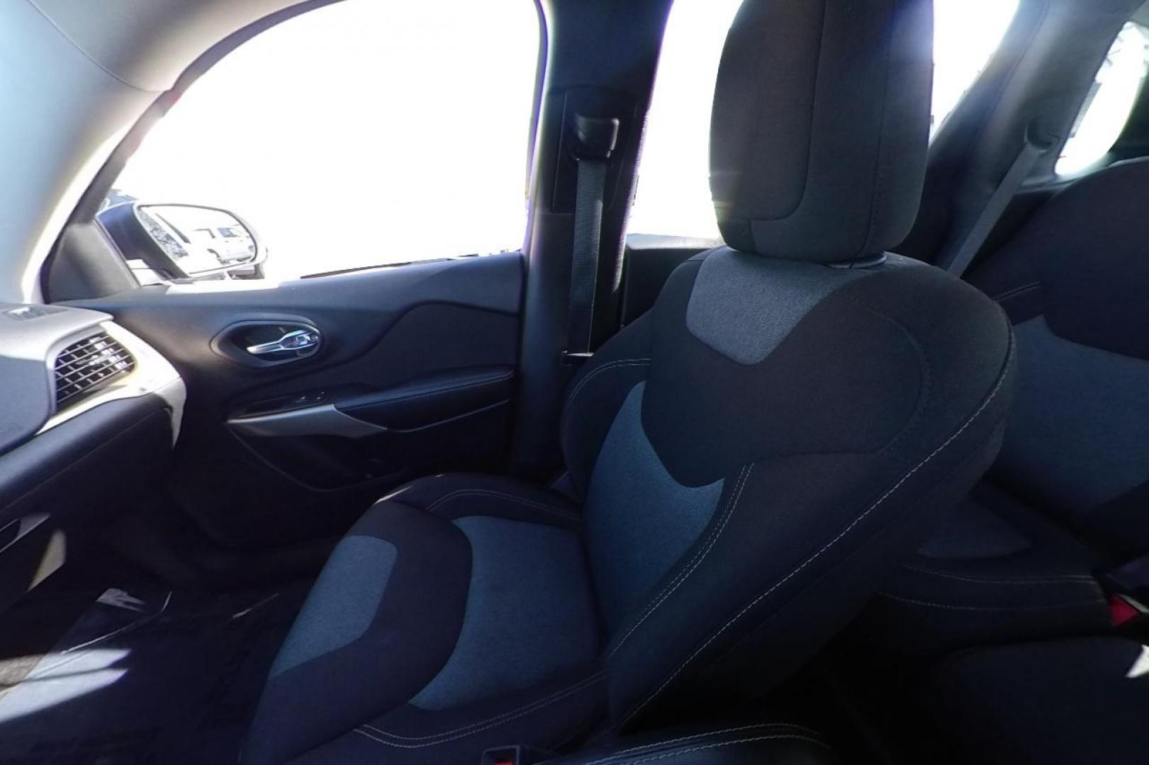 2017 Silver Jeep Cherokee Sport FWD (1C4PJLAB0HW) with an 2.4L L4 DOHC 16V engine, 9A transmission, located at 7755 State Street, Midvale, UT, 84047, (801) 753-9063, 40.610329, -111.890656 - Photo#15