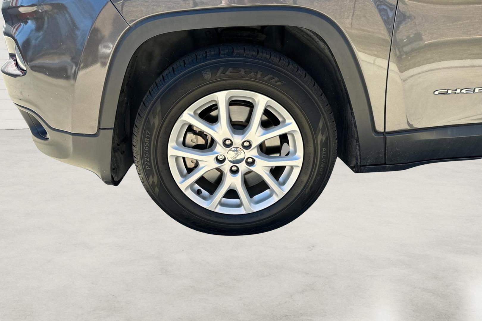 2017 Gray Jeep Cherokee Latitude FWD (1C4PJLCB4HW) with an 2.4L L4 DOHC 16V engine, 9A transmission, located at 7755 State Street, Midvale, UT, 84047, (801) 753-9063, 40.610329, -111.890656 - Photo#12
