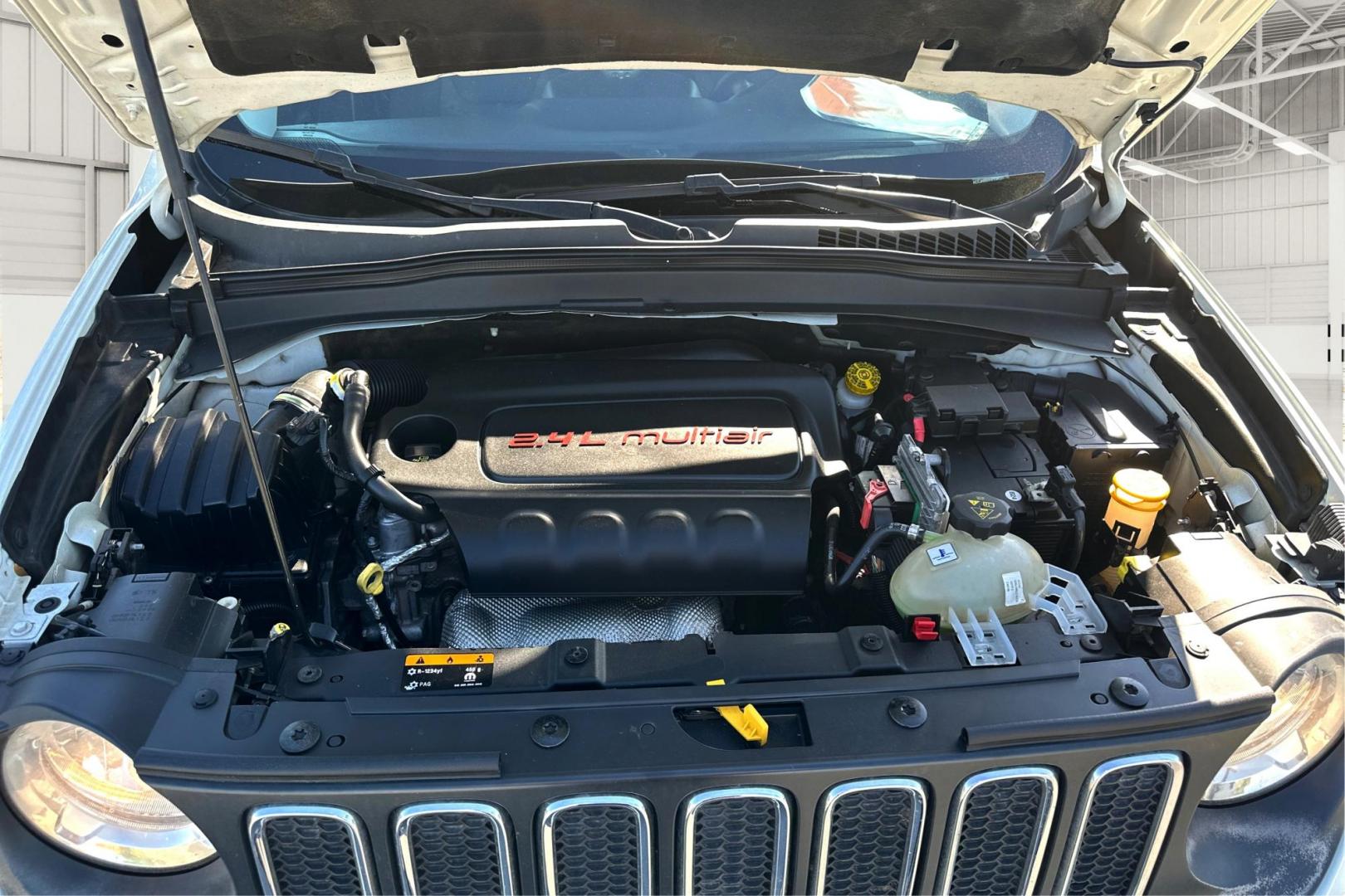 2017 White Jeep Renegade Latitude FWD (ZACCJABBXHP) with an 2.4L L4 DOHC 16V engine, 6M transmission, located at 7755 State Street, Midvale, UT, 84047, (801) 753-9063, 40.610329, -111.890656 - Photo#10