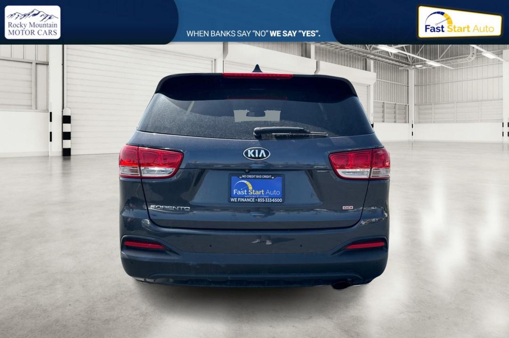 2017 Gray Kia Sorento L 2WD (5XYPG4A34HG) with an 2.4L L4 DOHC 16V engine, 6A transmission, located at 7755 State Street, Midvale, UT, 84047, (801) 753-9063, 40.610329, -111.890656 - Photo#4