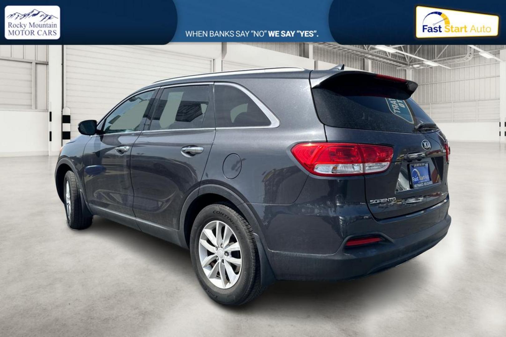 2017 Gray Kia Sorento L 2WD (5XYPG4A34HG) with an 2.4L L4 DOHC 16V engine, 6A transmission, located at 7755 State Street, Midvale, UT, 84047, (801) 753-9063, 40.610329, -111.890656 - Photo#5