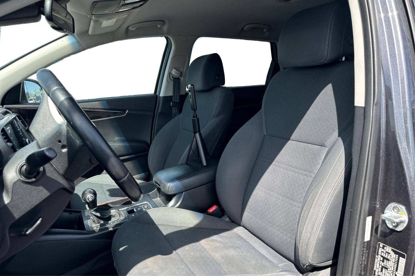 2017 Gray Kia Sorento L 2WD (5XYPG4A34HG) with an 2.4L L4 DOHC 16V engine, 6A transmission, located at 7755 State Street, Midvale, UT, 84047, (801) 753-9063, 40.610329, -111.890656 - Photo#14