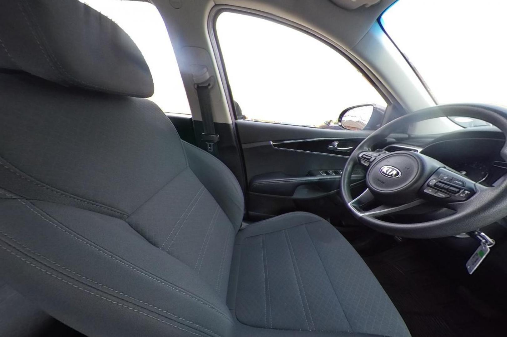 2017 Gray Kia Sorento LX AWD (5XYPGDA36HG) with an 2.4L L4 DOHC 16V engine, 6A transmission, located at 7755 State Street, Midvale, UT, 84047, (801) 753-9063, 40.610329, -111.890656 - Photo#17